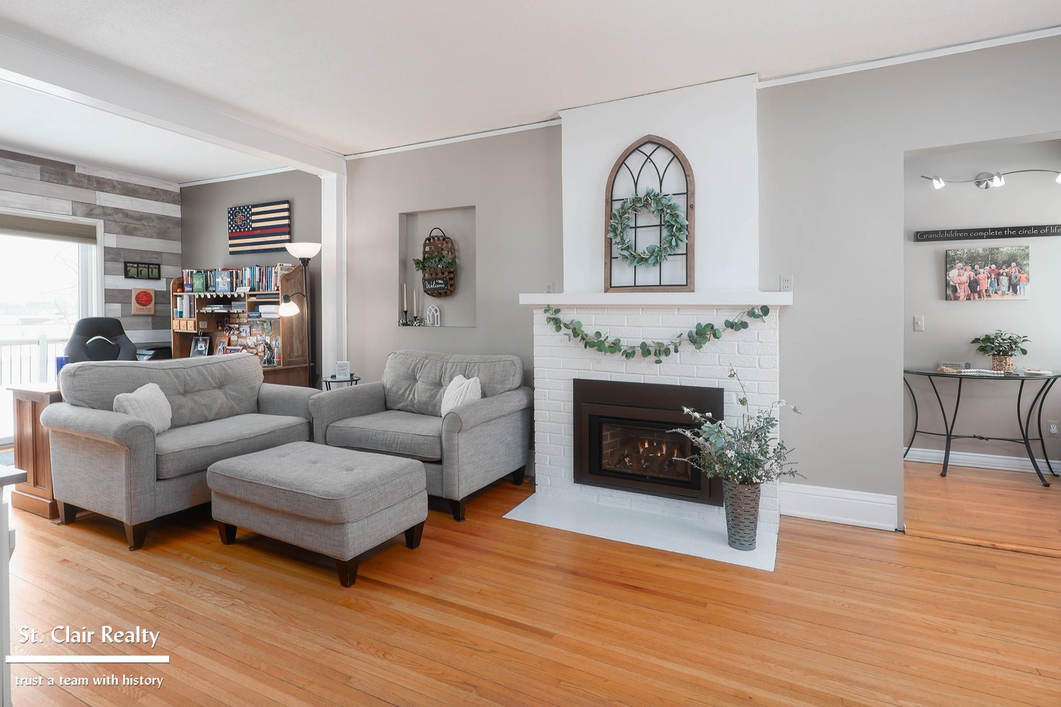 1423 S Riverside Avenue