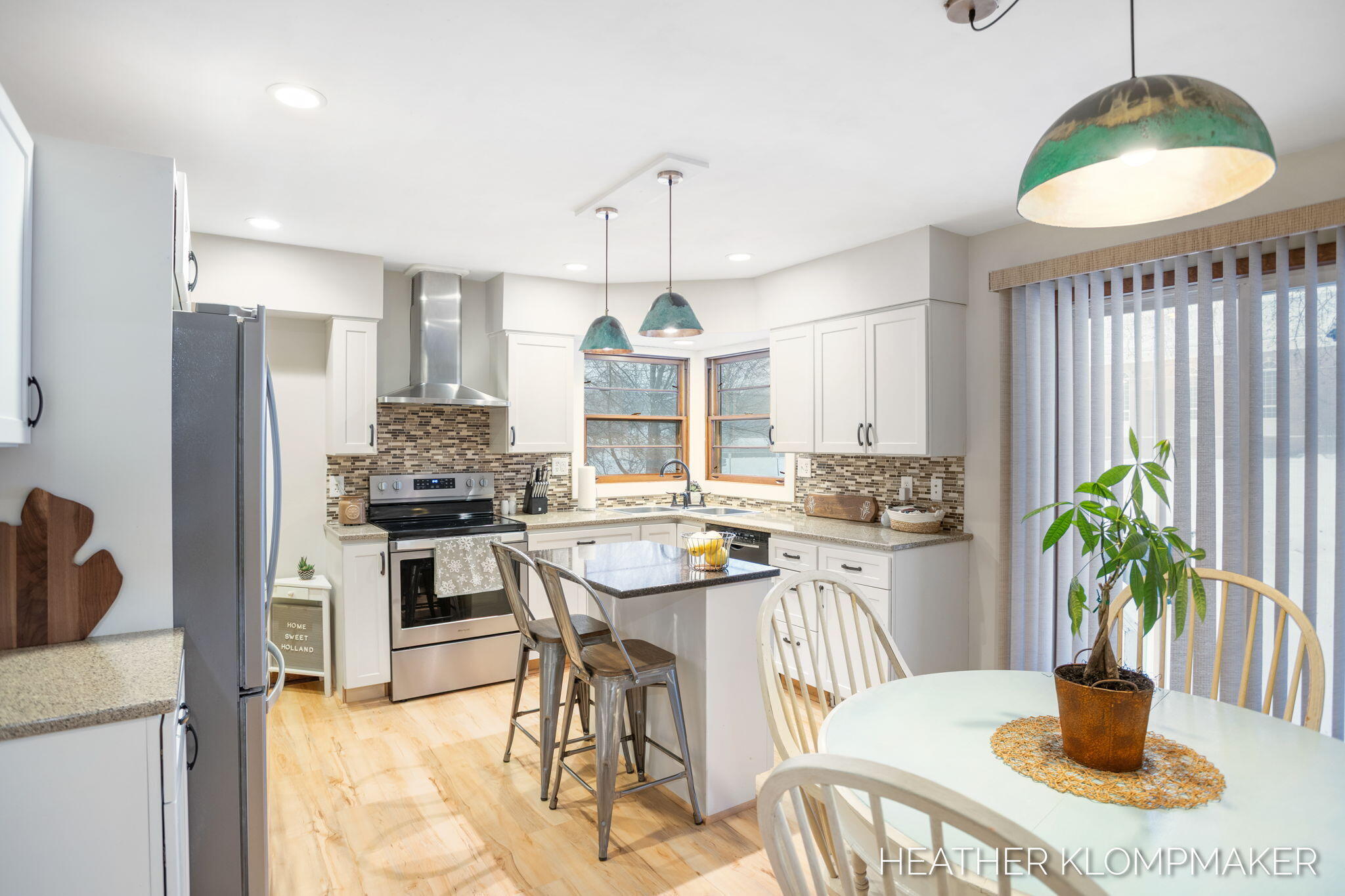 1647 W Lakewood Boulevard