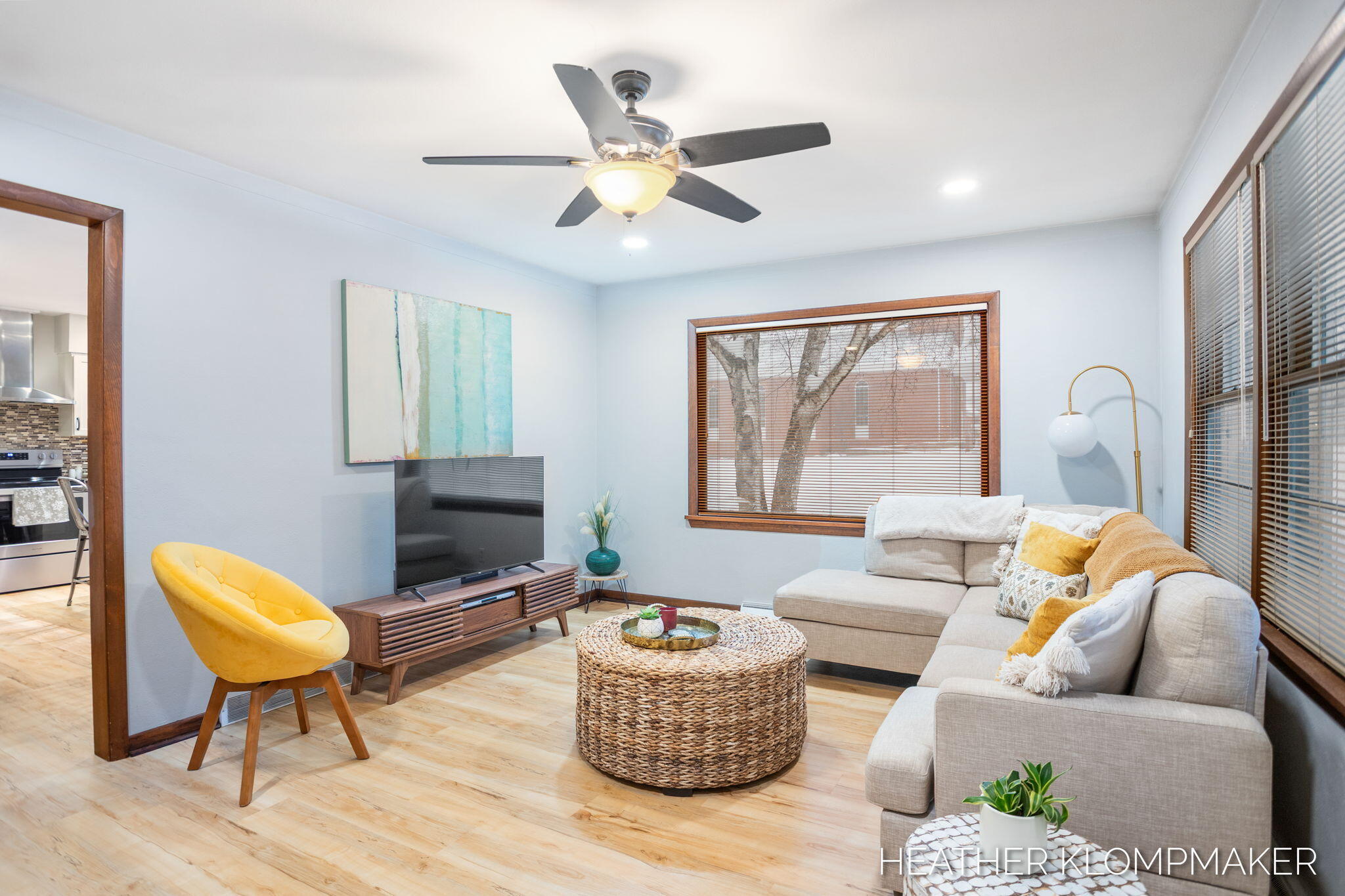 1647 W Lakewood Boulevard