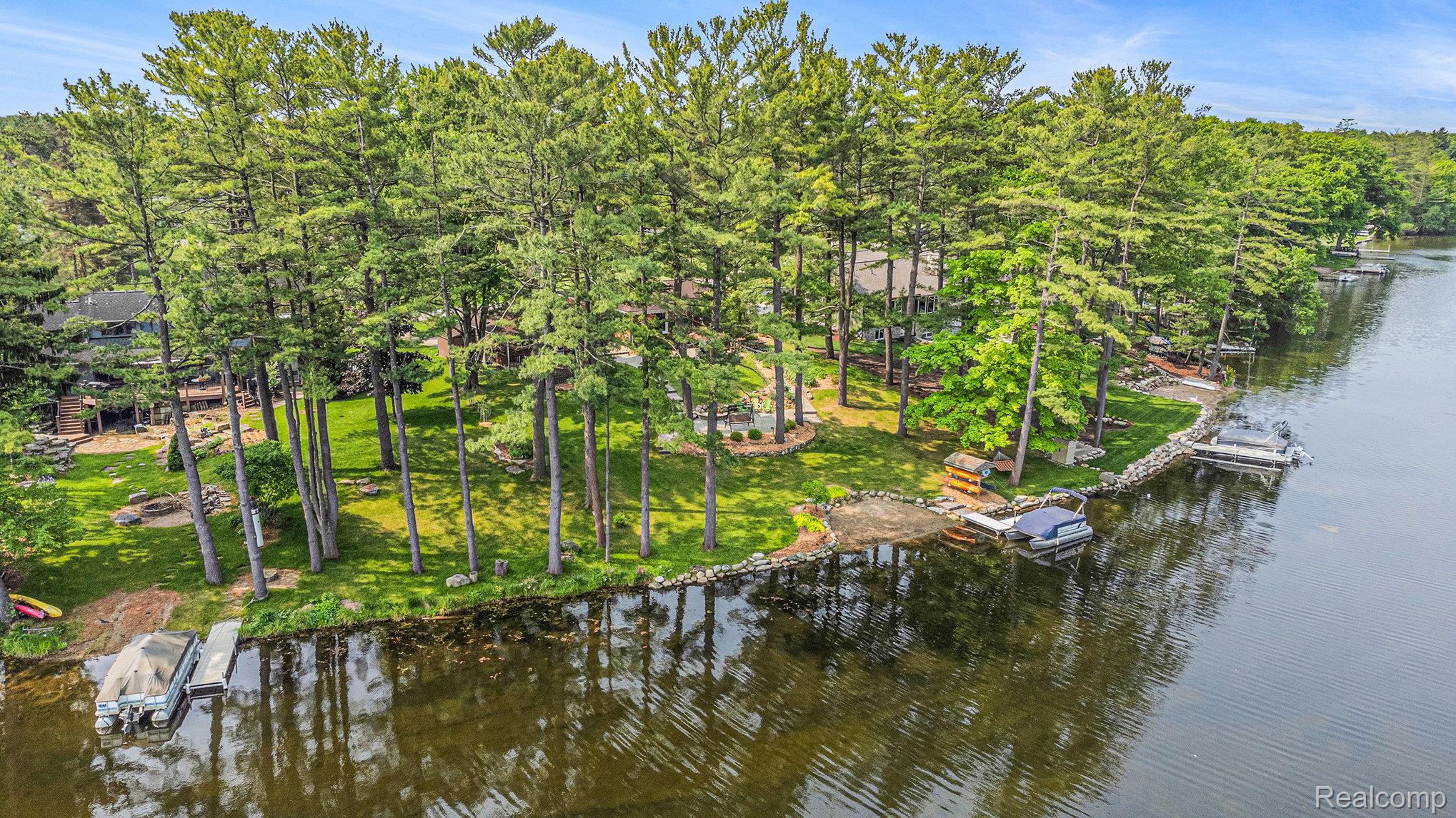 Orion Charter Township, Michigan 48362, United States, 3 Bedrooms Bedrooms, ,2 BathroomsBathrooms,Residential,Pending,145327