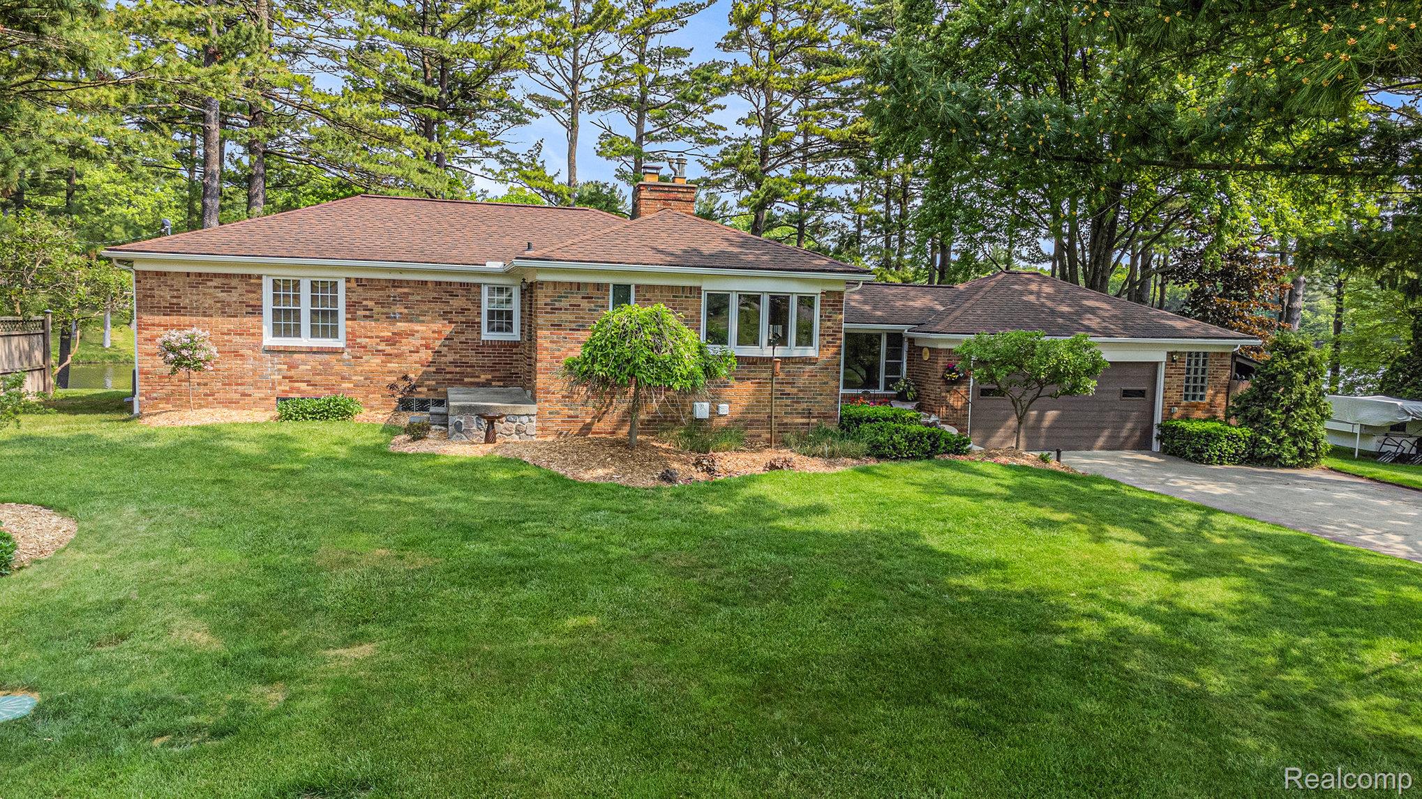 Orion Charter Township, Michigan 48362, United States, 3 Bedrooms Bedrooms, ,2 BathroomsBathrooms,Residential,Pending,145327