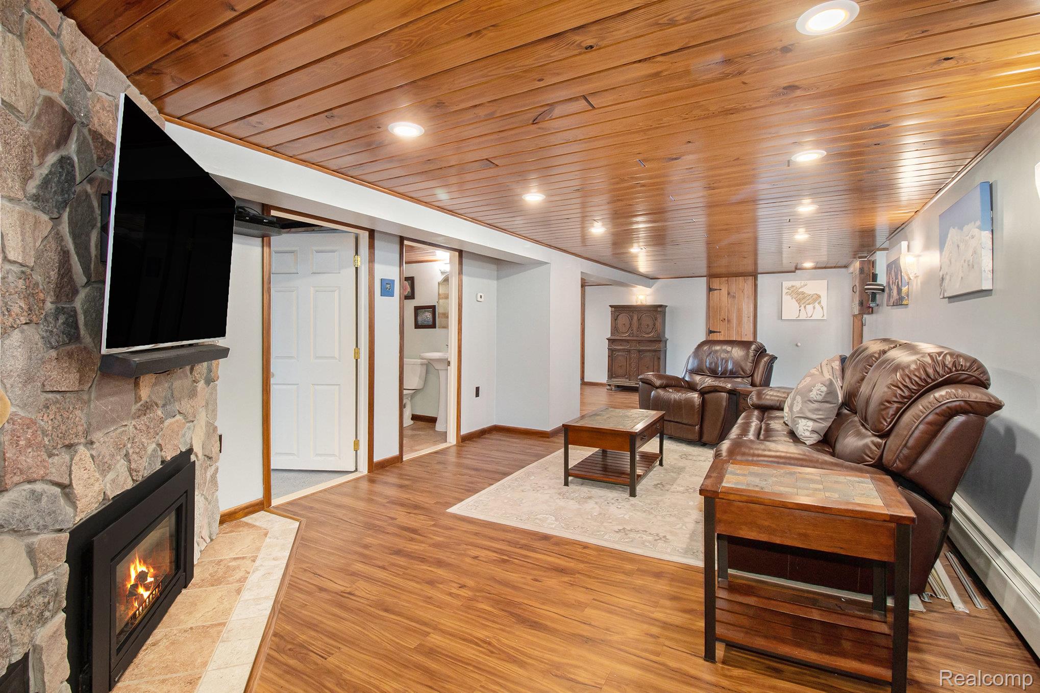 Orion Charter Township, Michigan 48362, United States, 3 Bedrooms Bedrooms, ,2 BathroomsBathrooms,Residential,Pending,145327