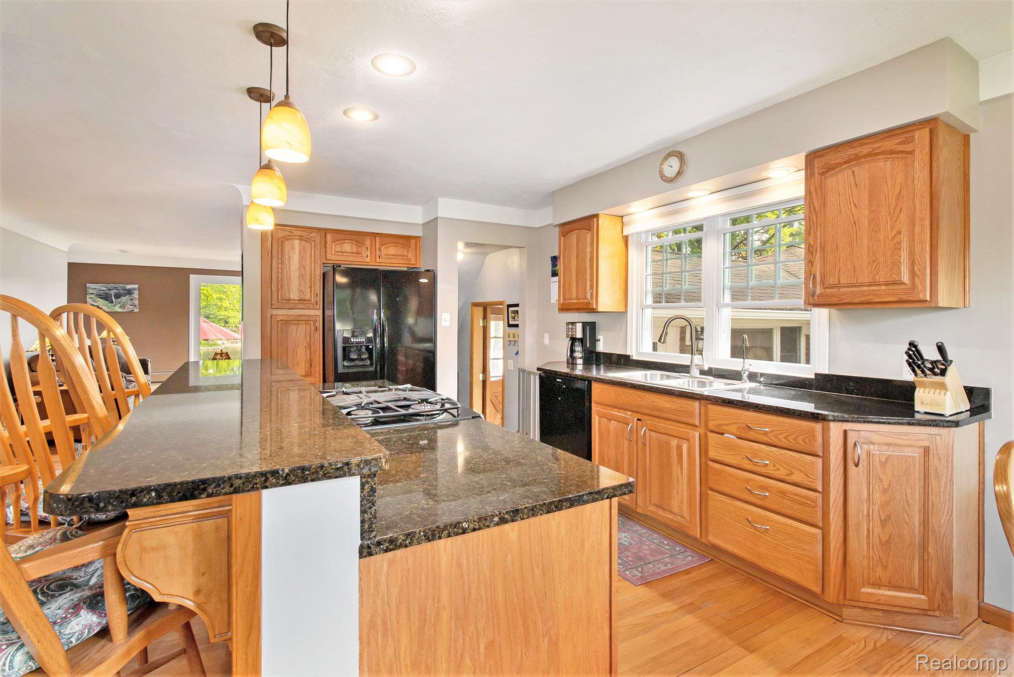 Orion Charter Township, Michigan 48362, United States, 3 Bedrooms Bedrooms, ,2 BathroomsBathrooms,Residential,Pending,145327