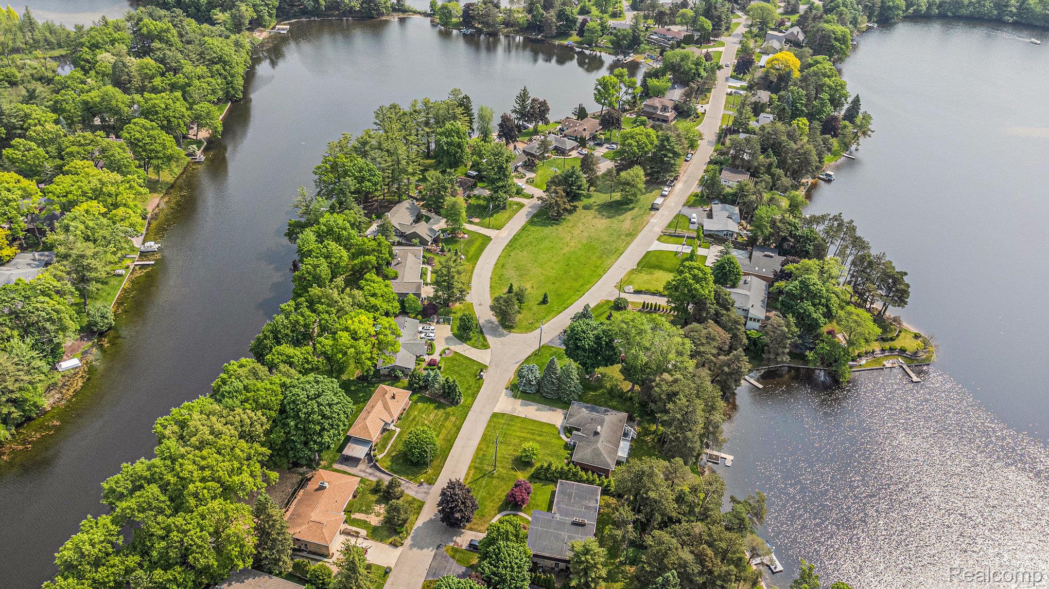 Orion Charter Township, Michigan 48362, United States, 3 Bedrooms Bedrooms, ,2 BathroomsBathrooms,Residential,Pending,145327