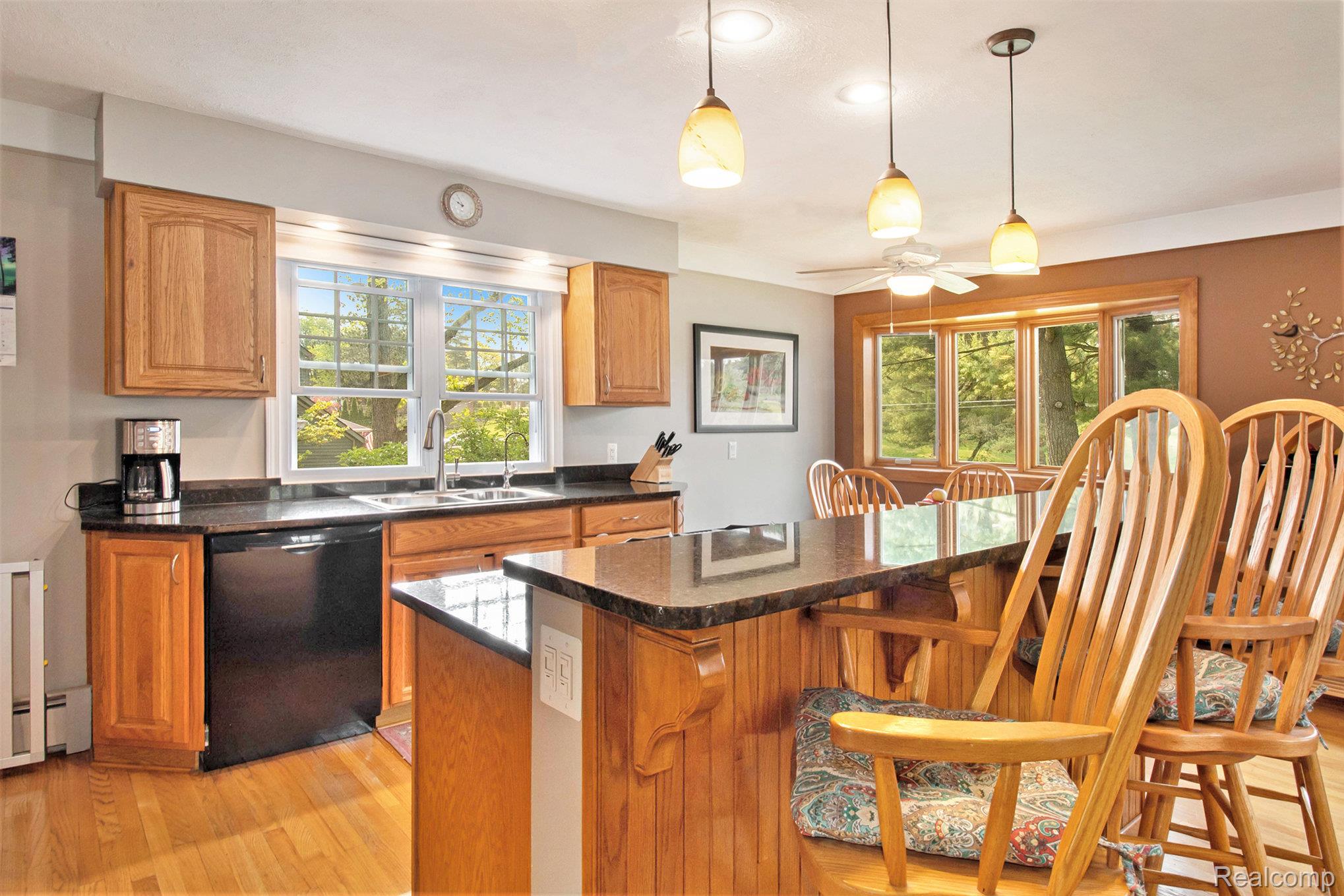 Orion Charter Township, Michigan 48362, United States, 3 Bedrooms Bedrooms, ,2 BathroomsBathrooms,Residential,Pending,145327