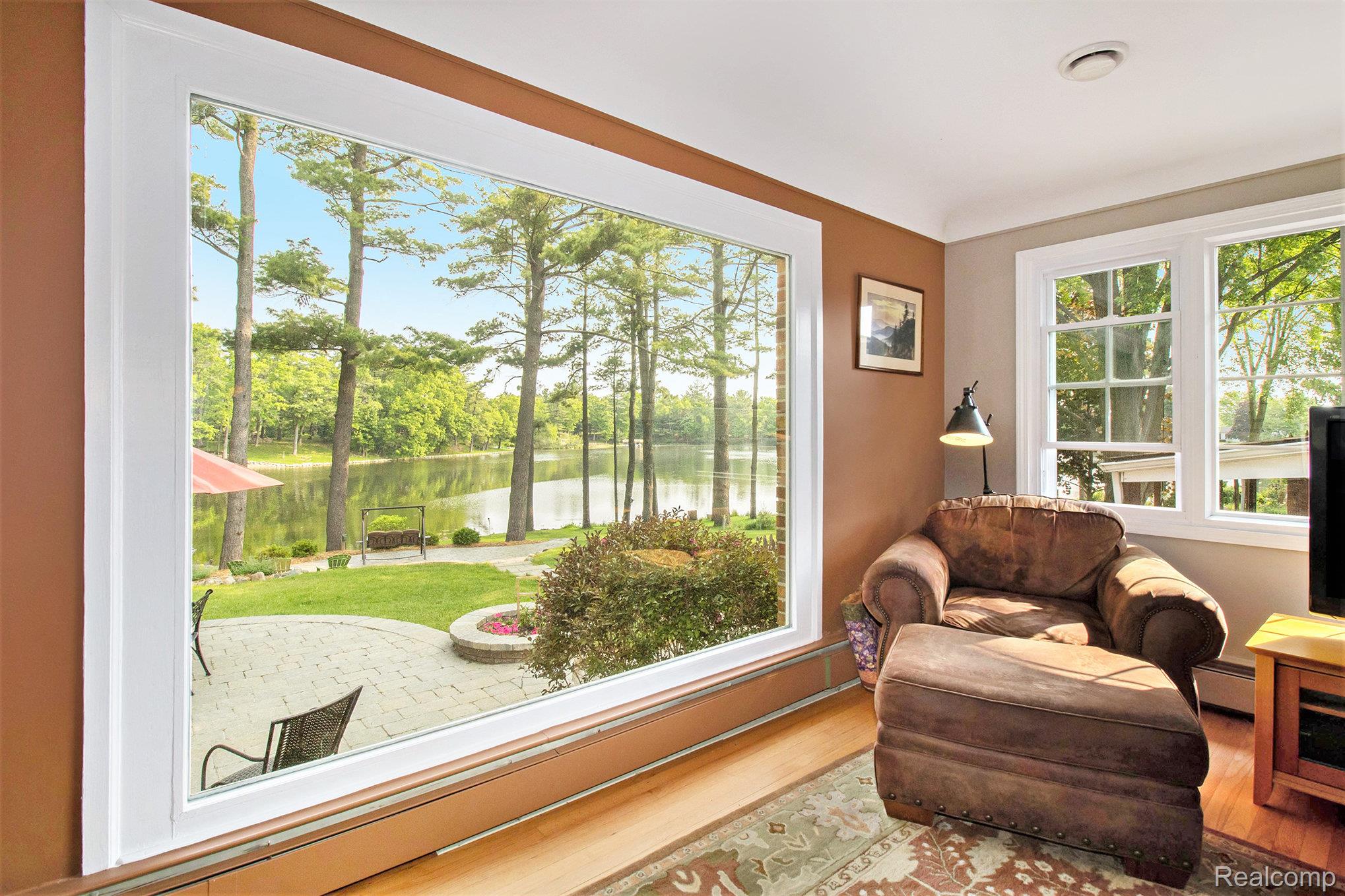 Orion Charter Township, Michigan 48362, United States, 3 Bedrooms Bedrooms, ,2 BathroomsBathrooms,Residential,Pending,145327