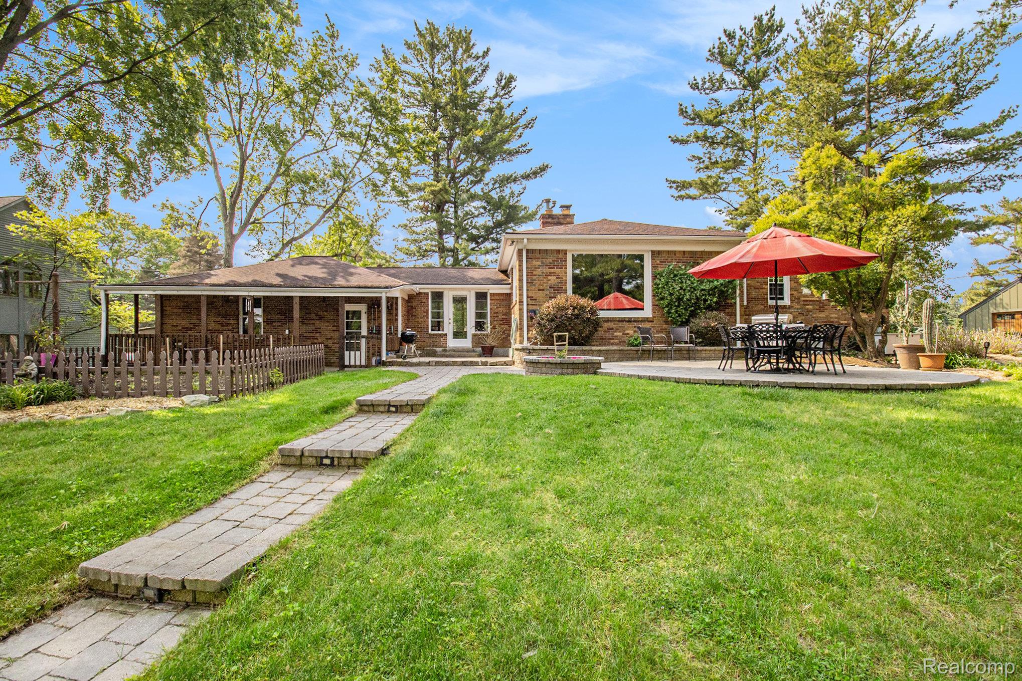 Orion Charter Township, Michigan 48362, United States, 3 Bedrooms Bedrooms, ,2 BathroomsBathrooms,Residential,Pending,145327