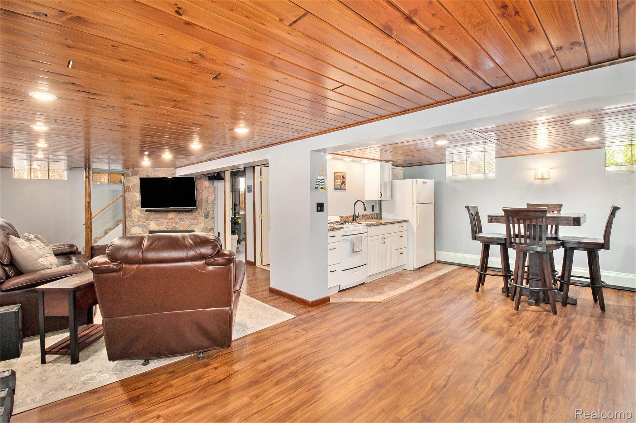 Orion Charter Township, Michigan 48362, United States, 3 Bedrooms Bedrooms, ,2 BathroomsBathrooms,Residential,Pending,145327