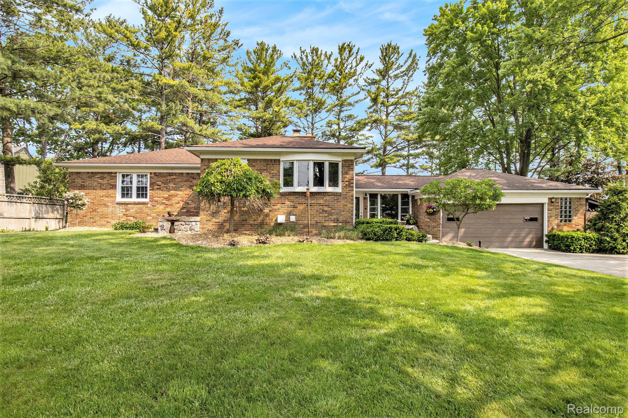 Orion Charter Township, Michigan 48362, United States, 3 Bedrooms Bedrooms, ,2 BathroomsBathrooms,Residential,Pending,145327