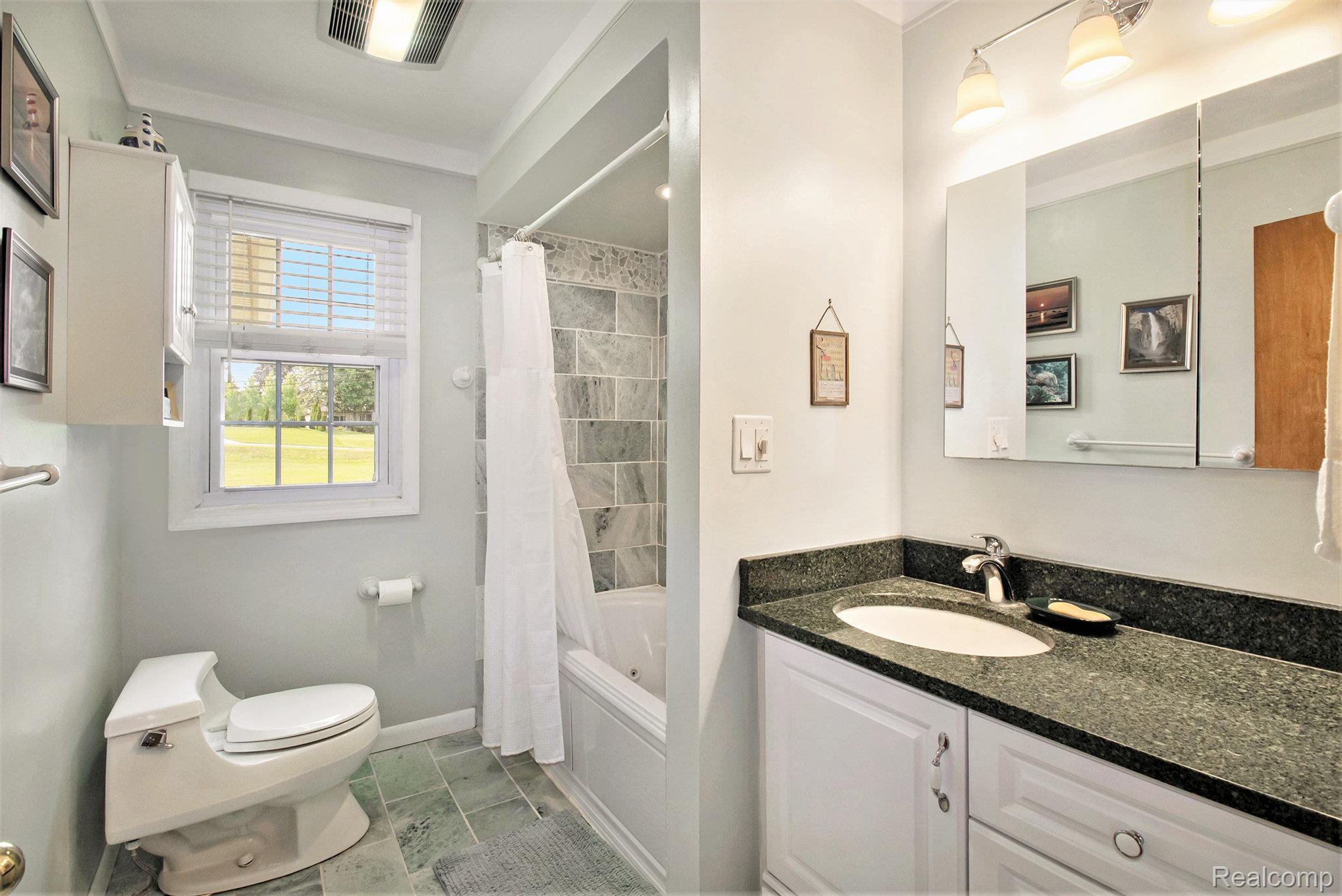 Orion Charter Township, Michigan 48362, United States, 3 Bedrooms Bedrooms, ,2 BathroomsBathrooms,Residential,Pending,145327