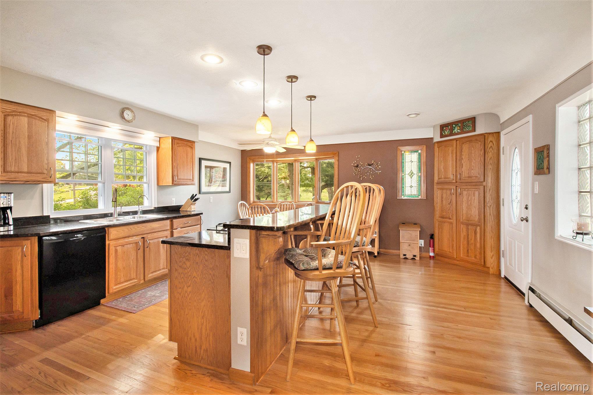 Orion Charter Township, Michigan 48362, United States, 3 Bedrooms Bedrooms, ,2 BathroomsBathrooms,Residential,Pending,145327