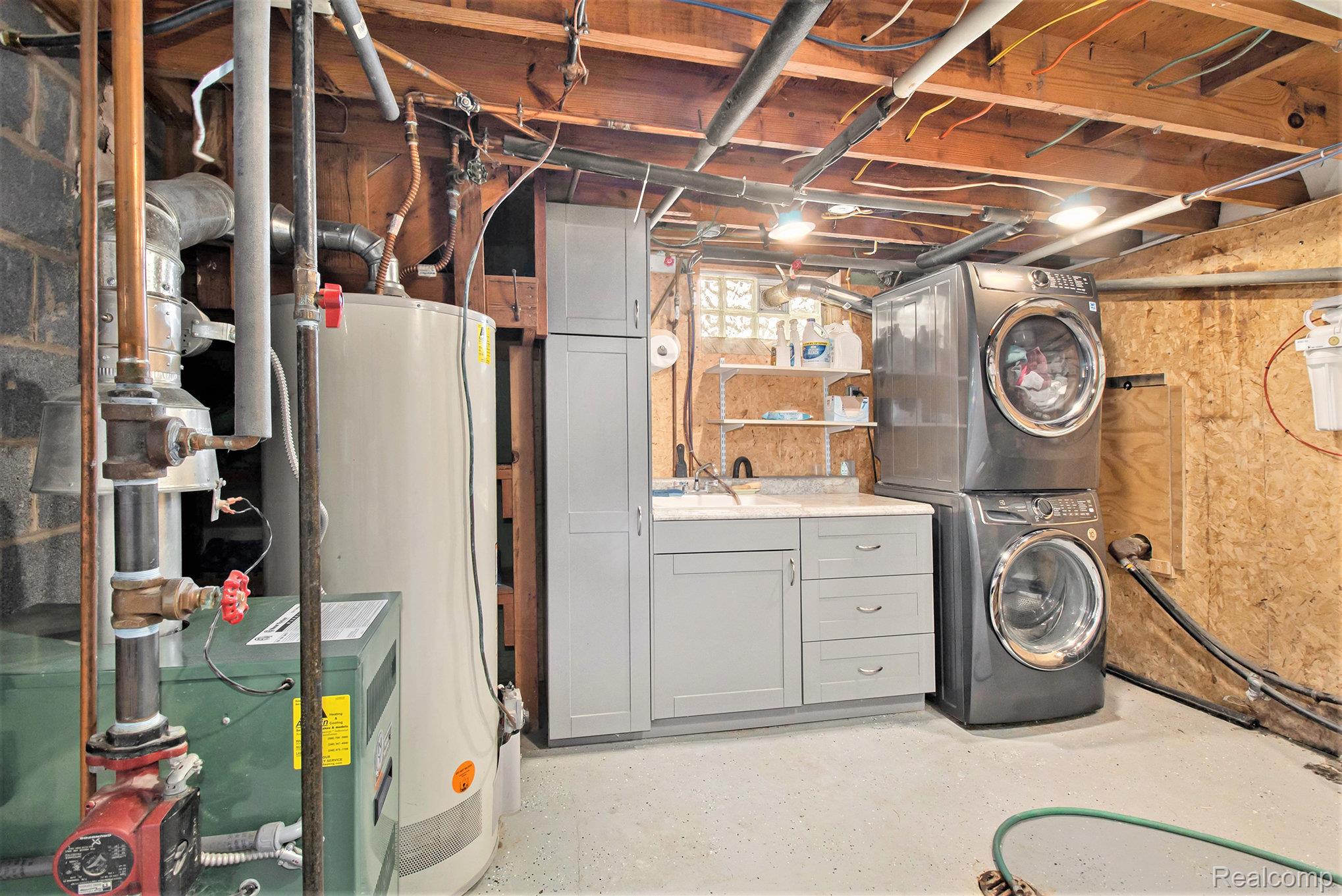 Orion Charter Township, Michigan 48362, United States, 3 Bedrooms Bedrooms, ,2 BathroomsBathrooms,Residential,Pending,145327