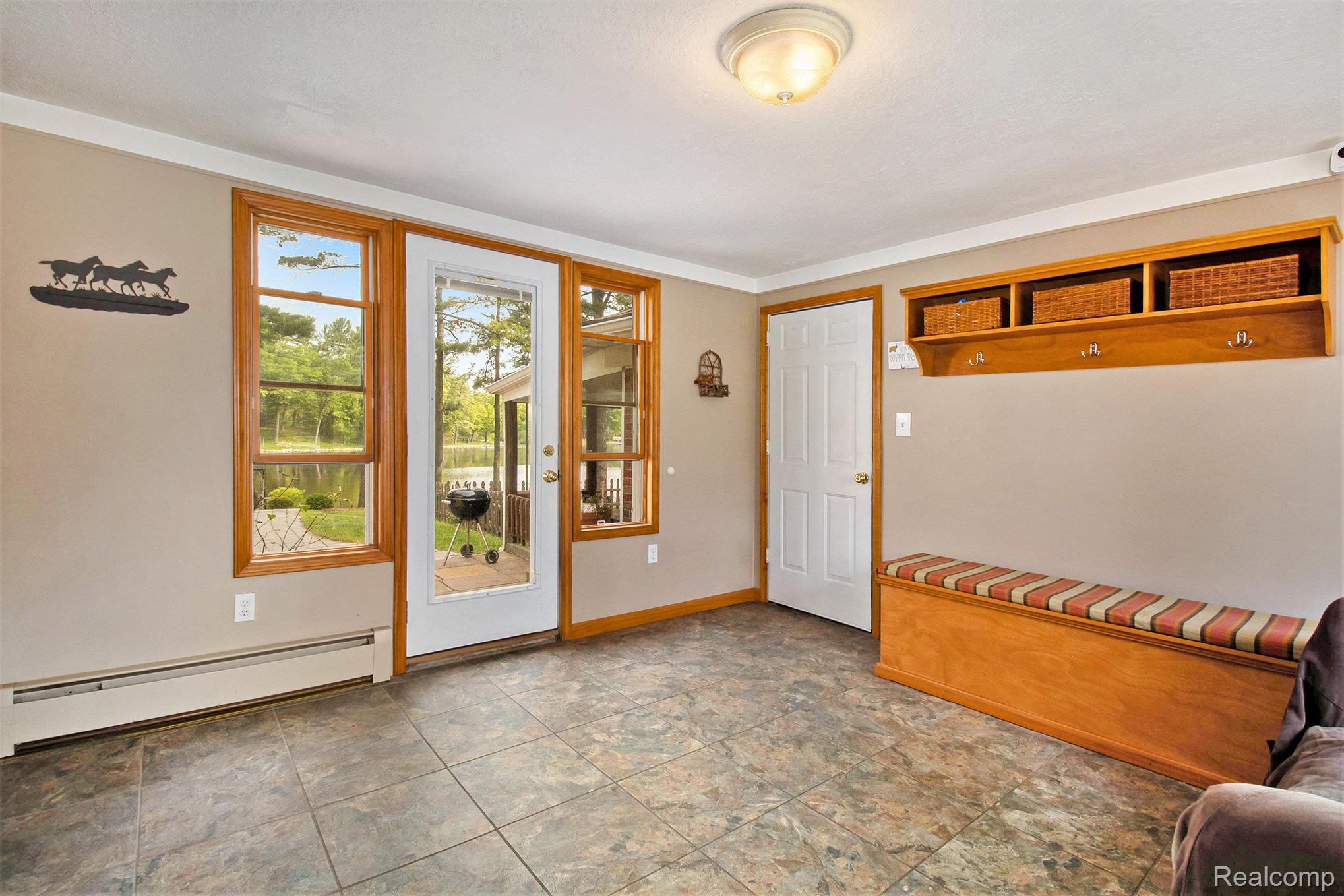 Orion Charter Township, Michigan 48362, United States, 3 Bedrooms Bedrooms, ,2 BathroomsBathrooms,Residential,Pending,145327