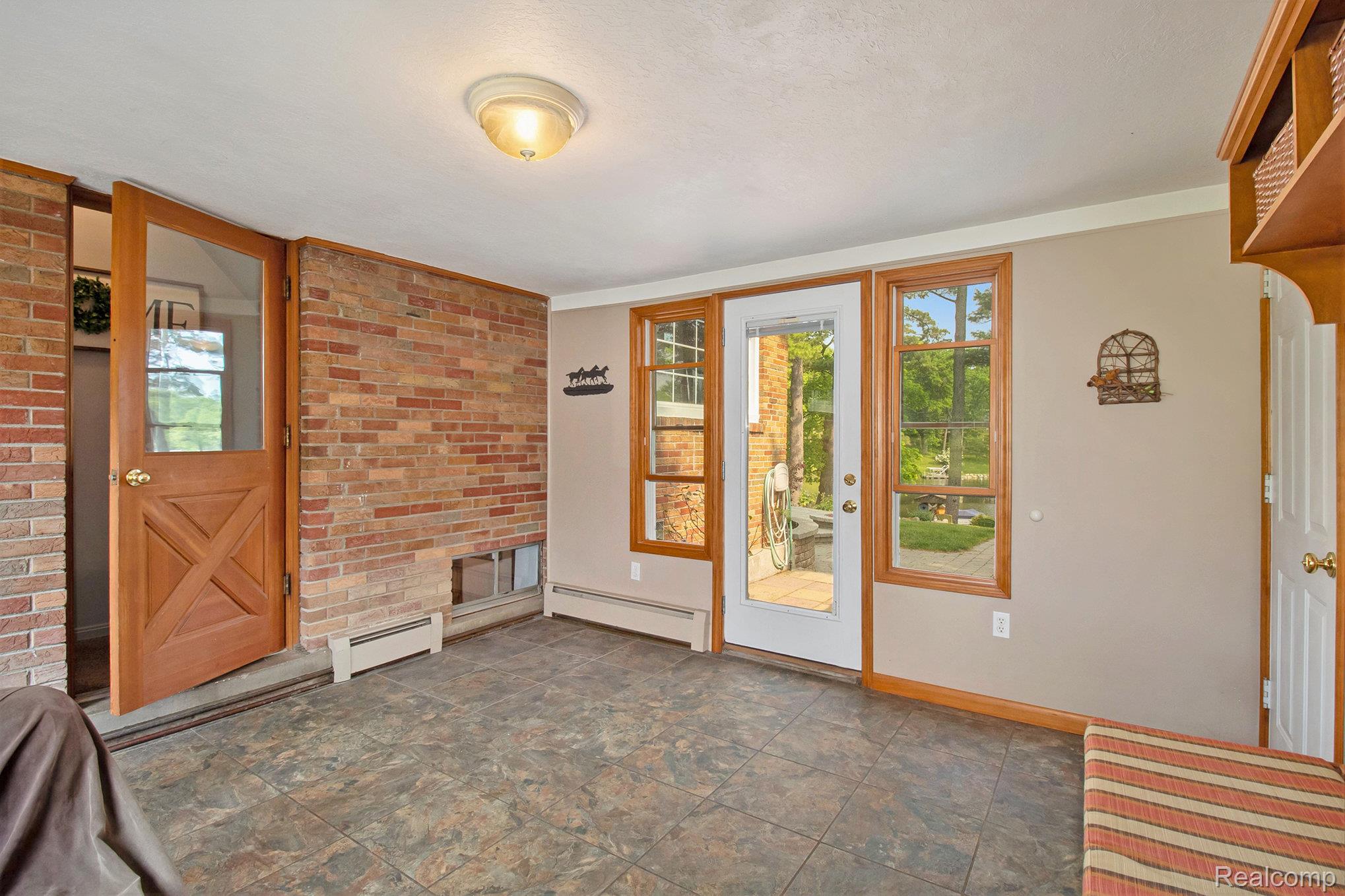 Orion Charter Township, Michigan 48362, United States, 3 Bedrooms Bedrooms, ,2 BathroomsBathrooms,Residential,Pending,145327