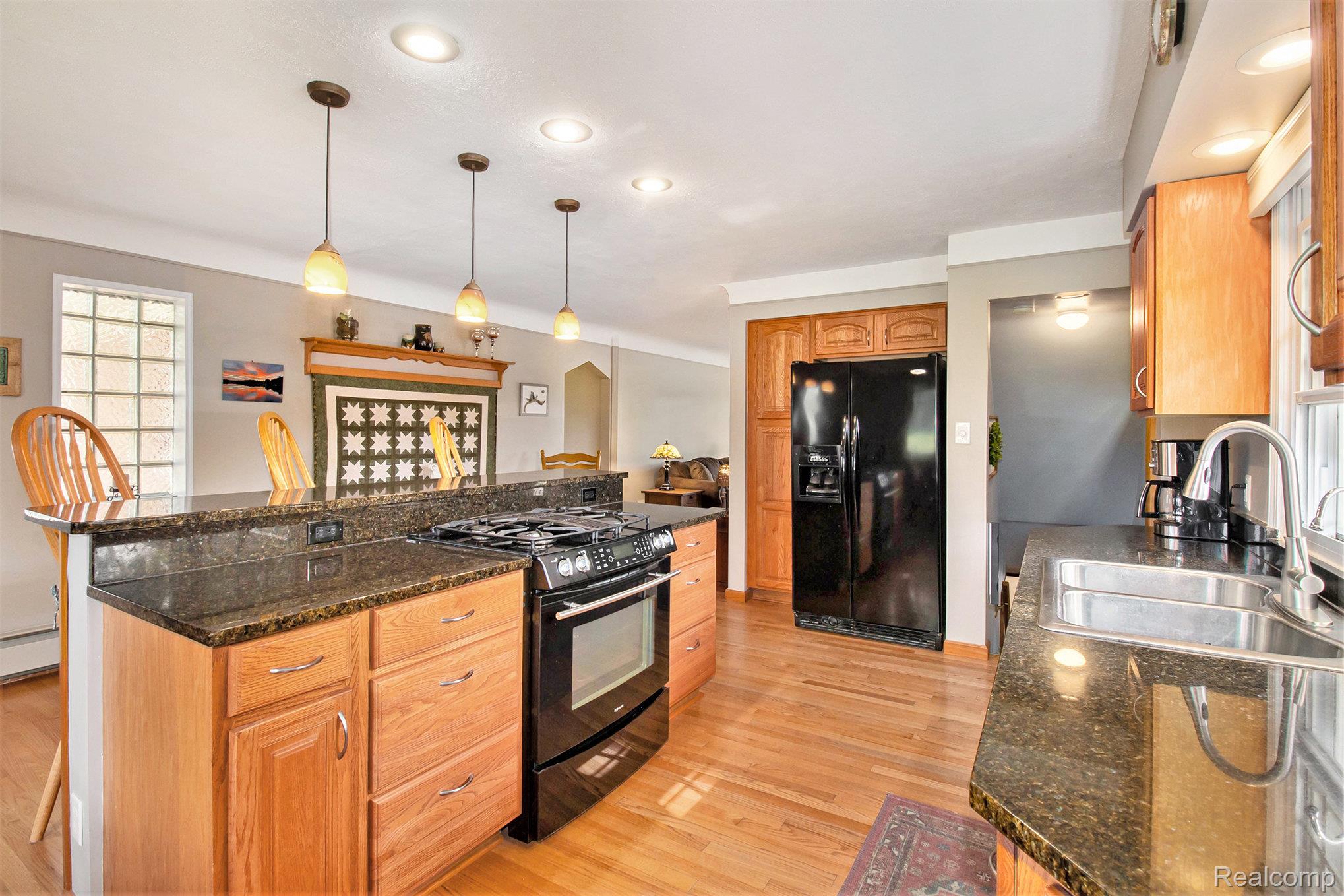 Orion Charter Township, Michigan 48362, United States, 3 Bedrooms Bedrooms, ,2 BathroomsBathrooms,Residential,Pending,145327