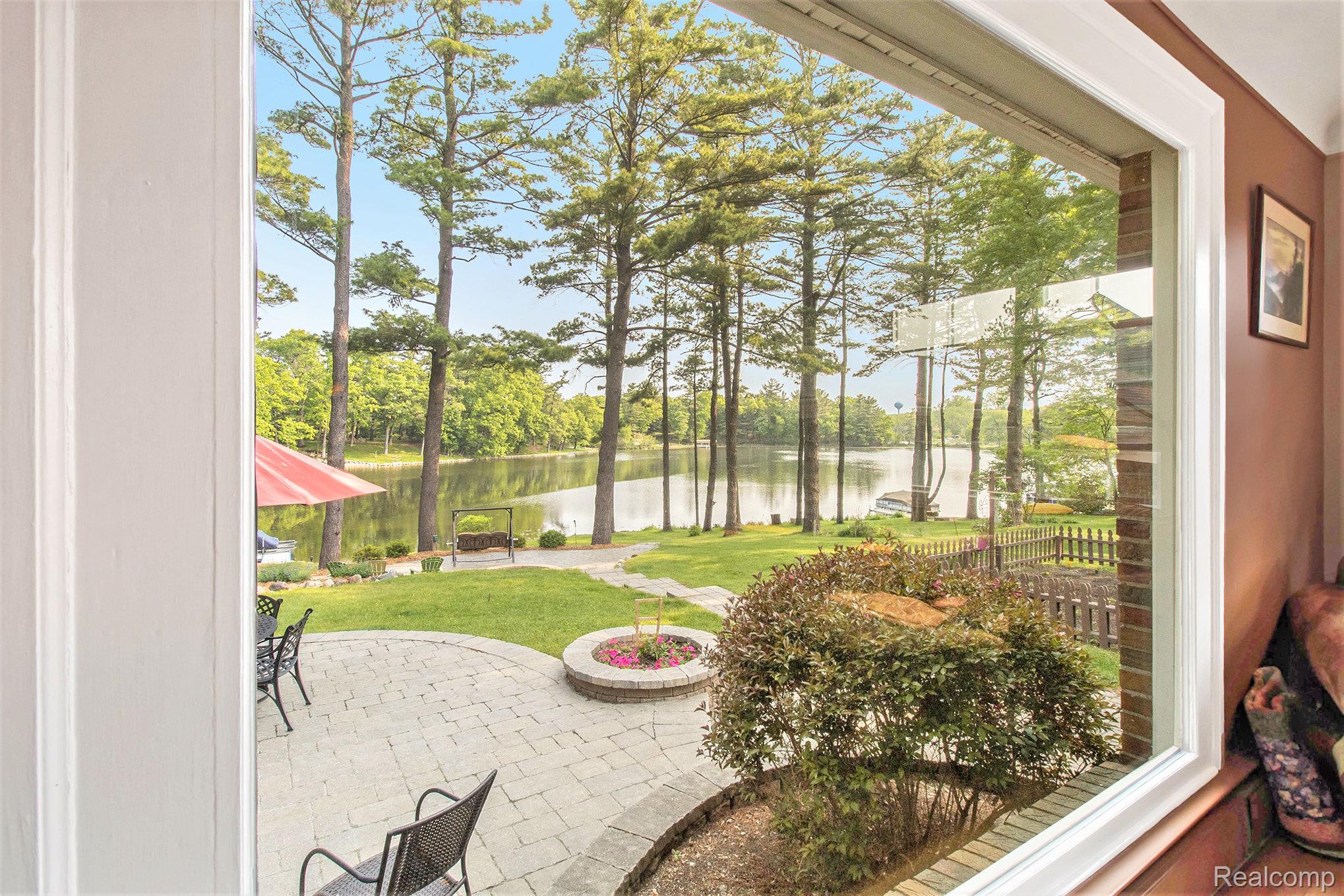 Orion Charter Township, Michigan 48362, United States, 3 Bedrooms Bedrooms, ,2 BathroomsBathrooms,Residential,Pending,145327