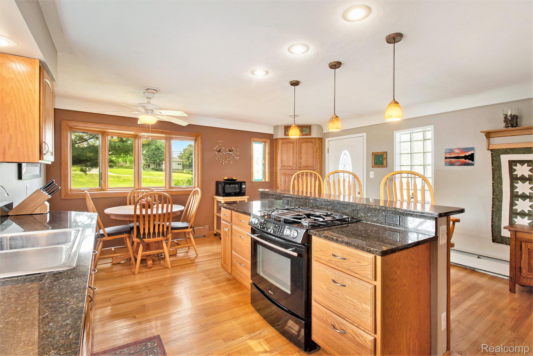 Orion Charter Township, Michigan 48362, United States, 3 Bedrooms Bedrooms, ,2 BathroomsBathrooms,Residential,Pending,145327