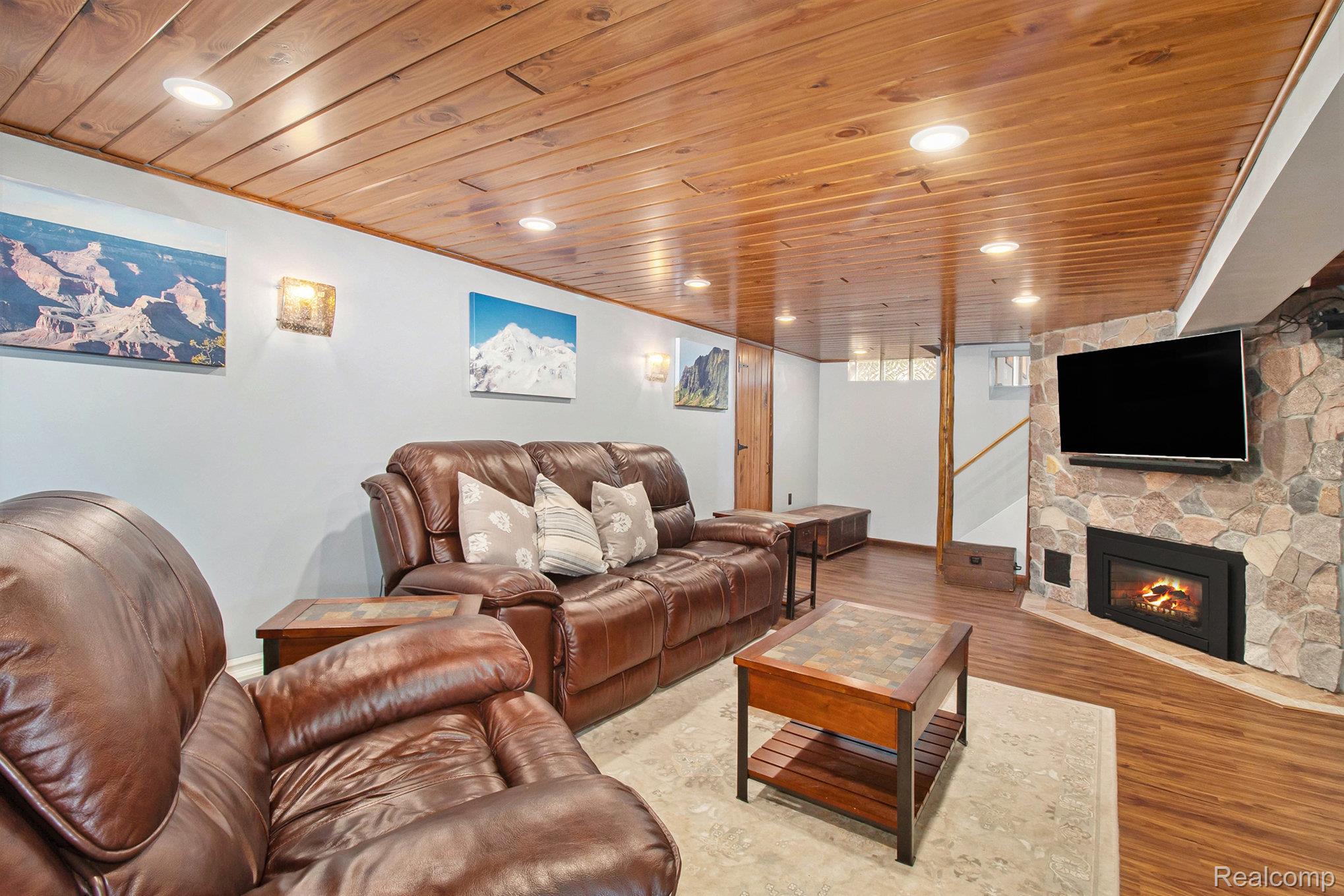 Orion Charter Township, Michigan 48362, United States, 3 Bedrooms Bedrooms, ,2 BathroomsBathrooms,Residential,Pending,145327