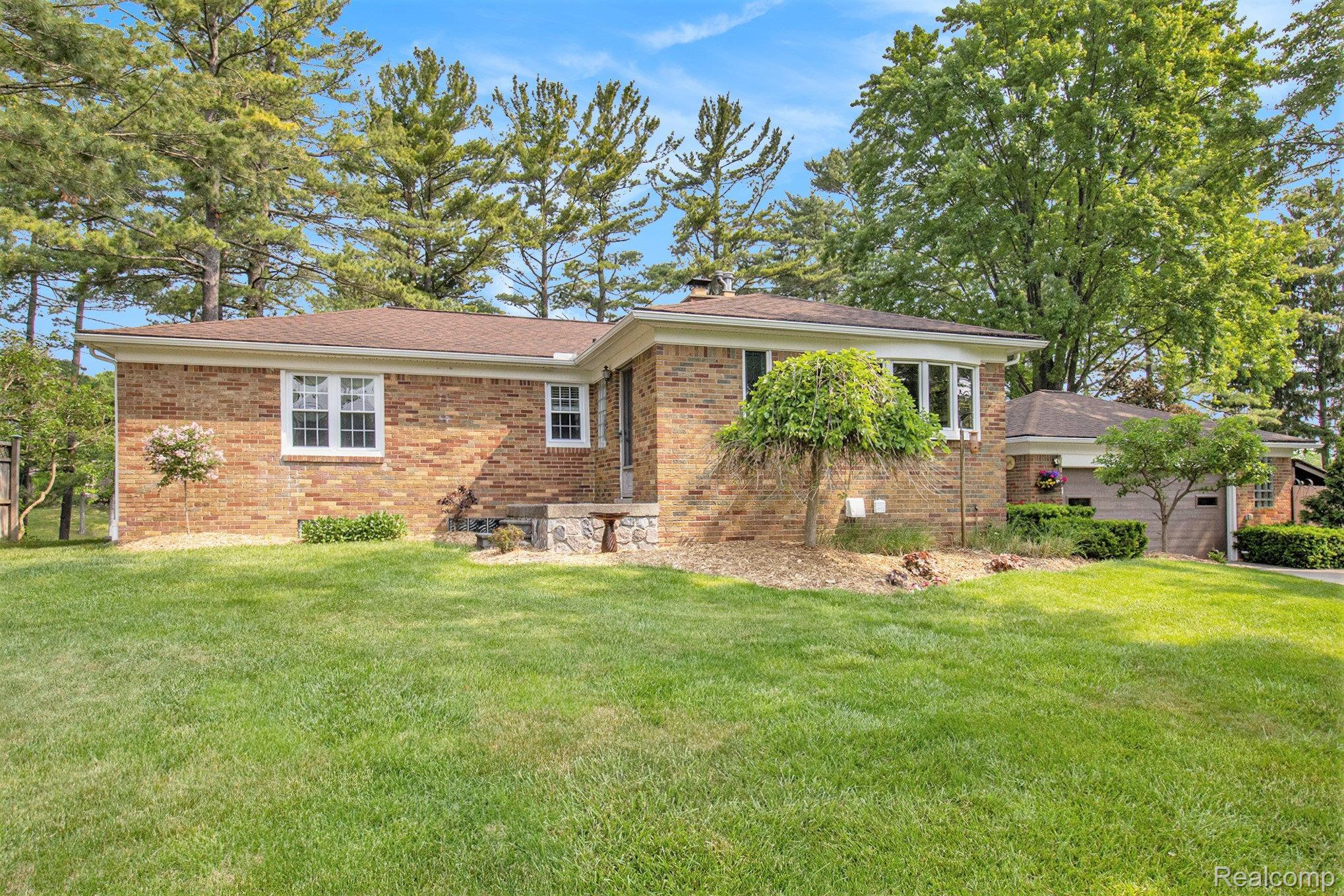 Orion Charter Township, Michigan 48362, United States, 3 Bedrooms Bedrooms, ,2 BathroomsBathrooms,Residential,Pending,145327