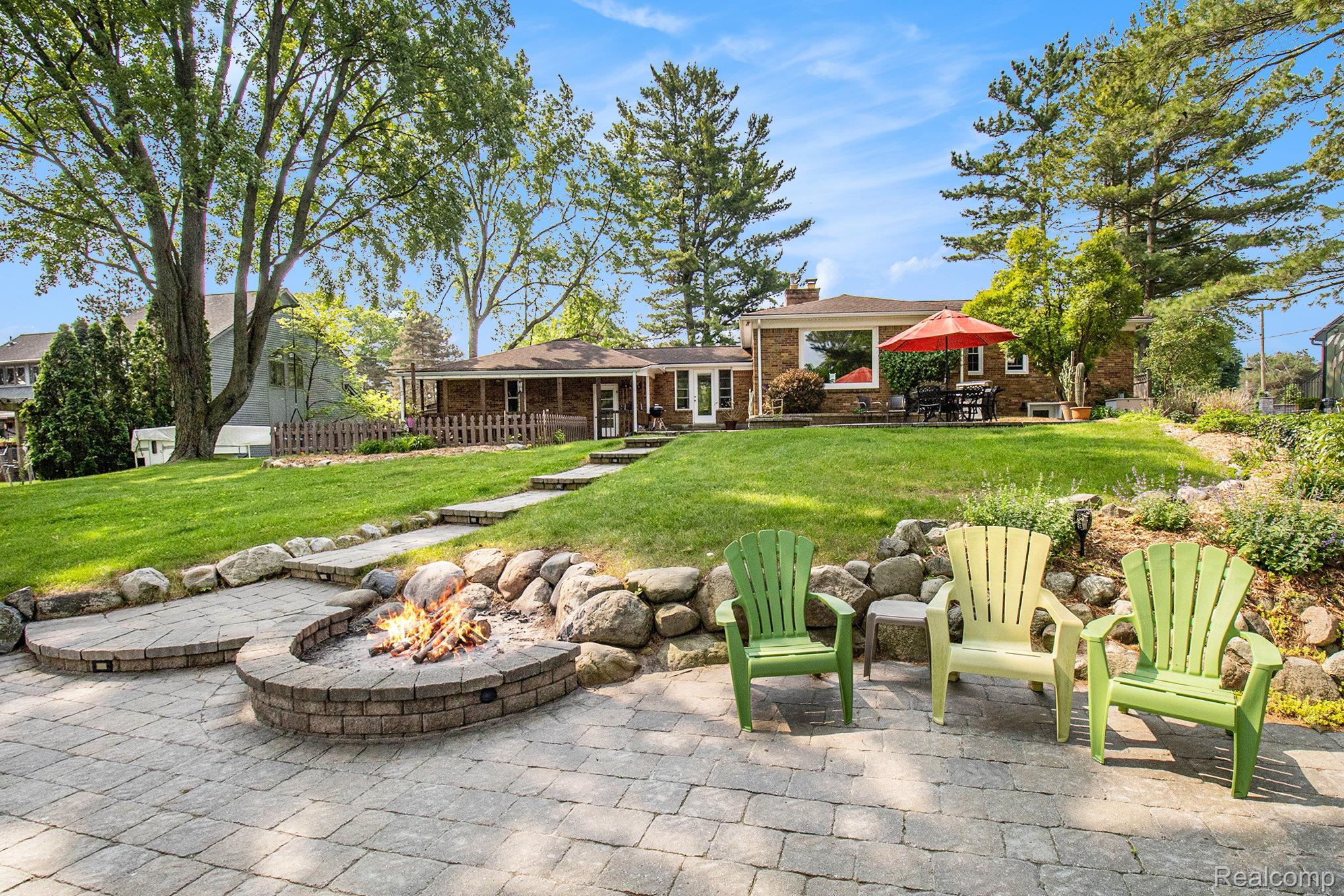 Orion Charter Township, Michigan 48362, United States, 3 Bedrooms Bedrooms, ,2 BathroomsBathrooms,Residential,Pending,145327