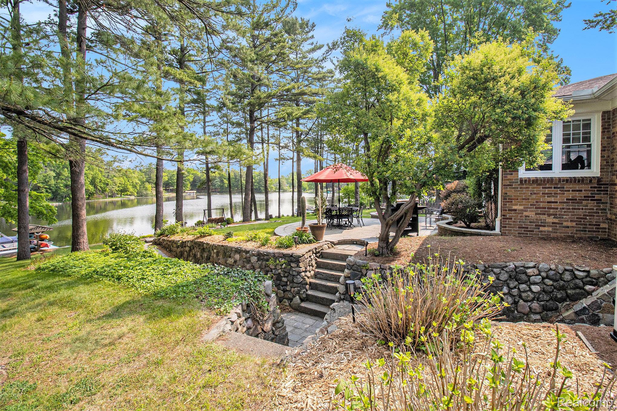 Orion Charter Township, Michigan 48362, United States, 3 Bedrooms Bedrooms, ,2 BathroomsBathrooms,Residential,Pending,145327