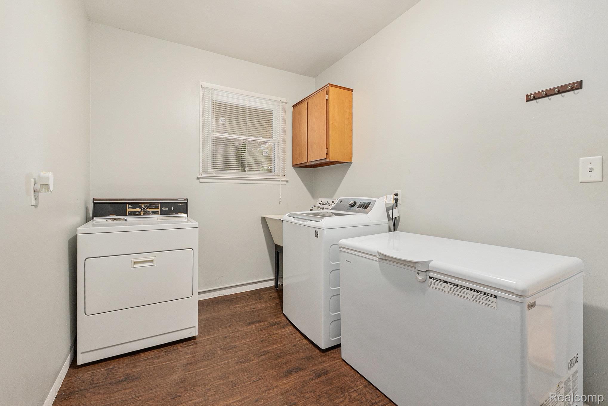 Warren City, Michigan 48093, United States, 4 Bedrooms Bedrooms, ,3 BathroomsBathrooms,Residential,Active,194980