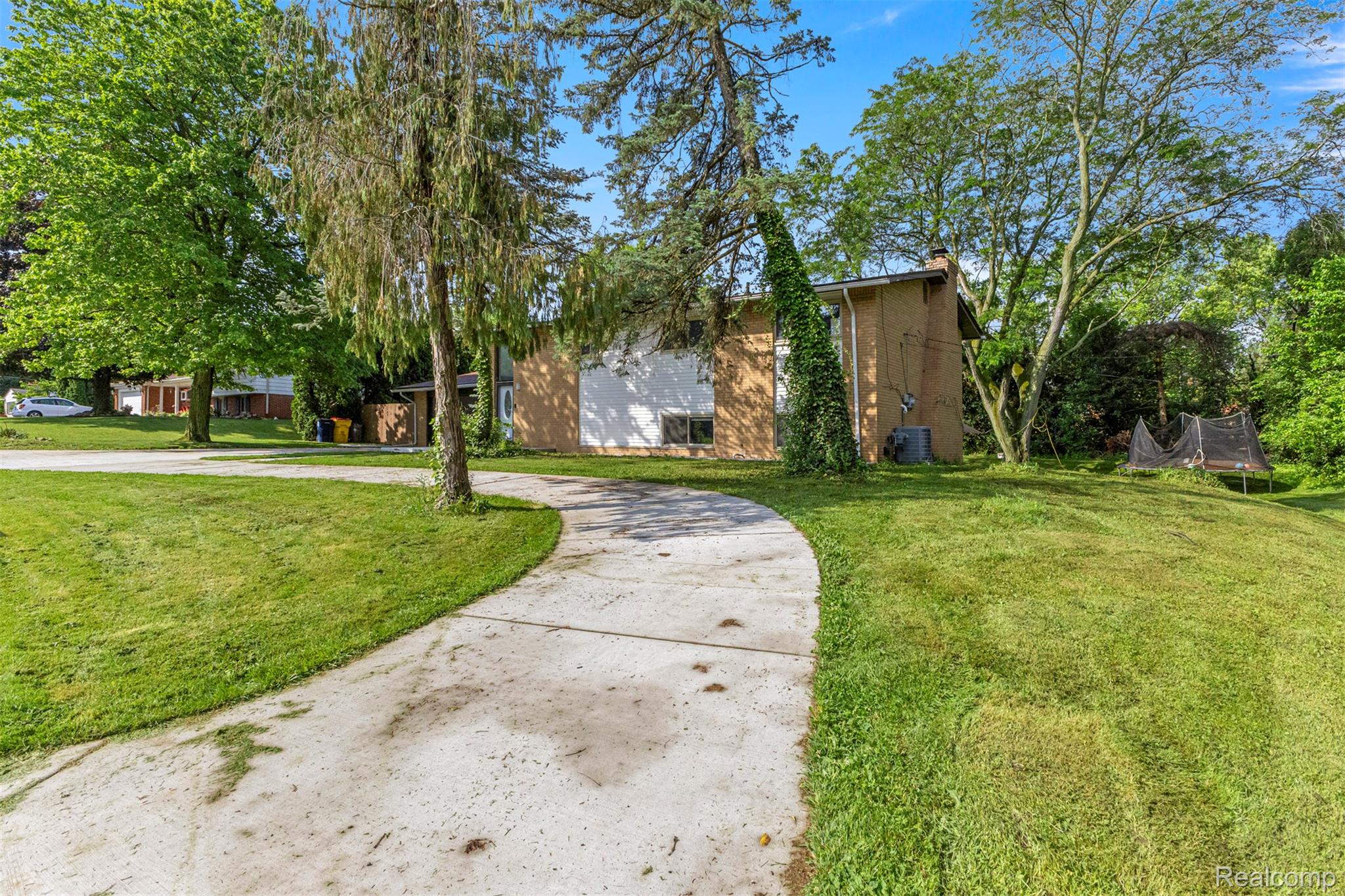 2738 Berry Drive