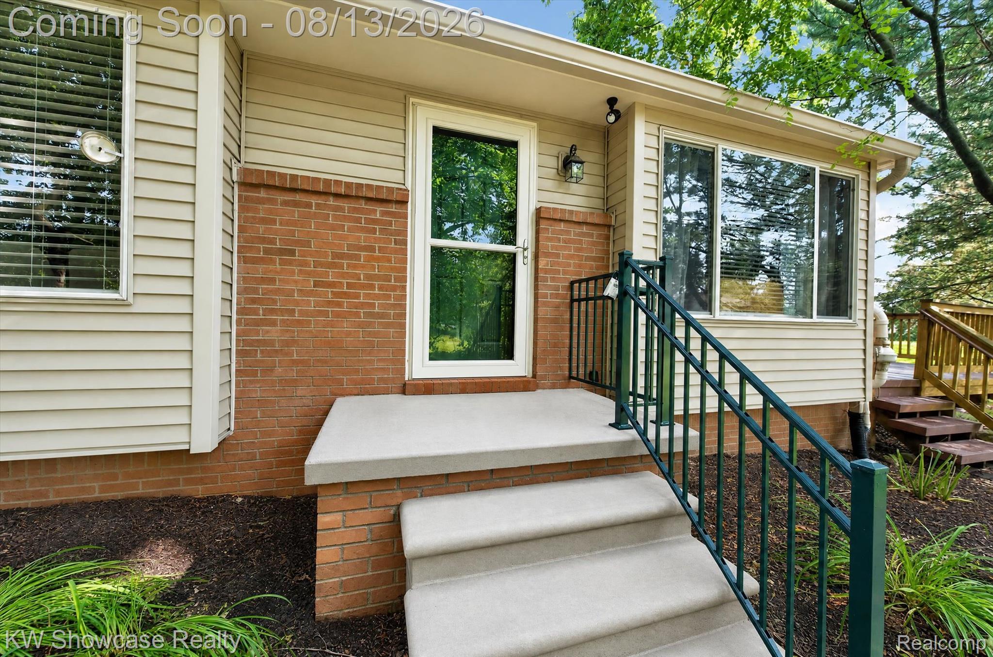 1046 Bird Song Lane