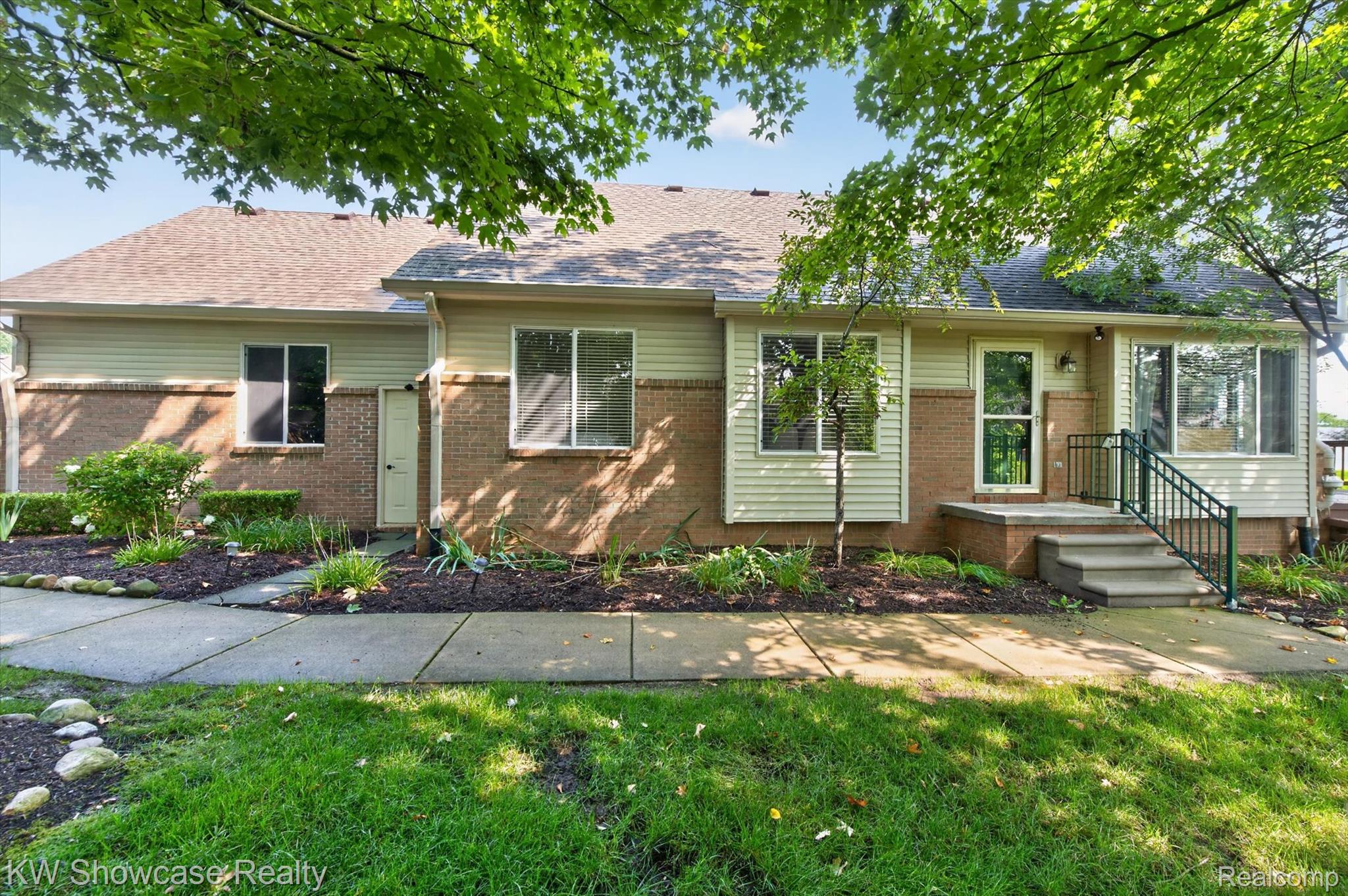 1046 Bird Song Lane