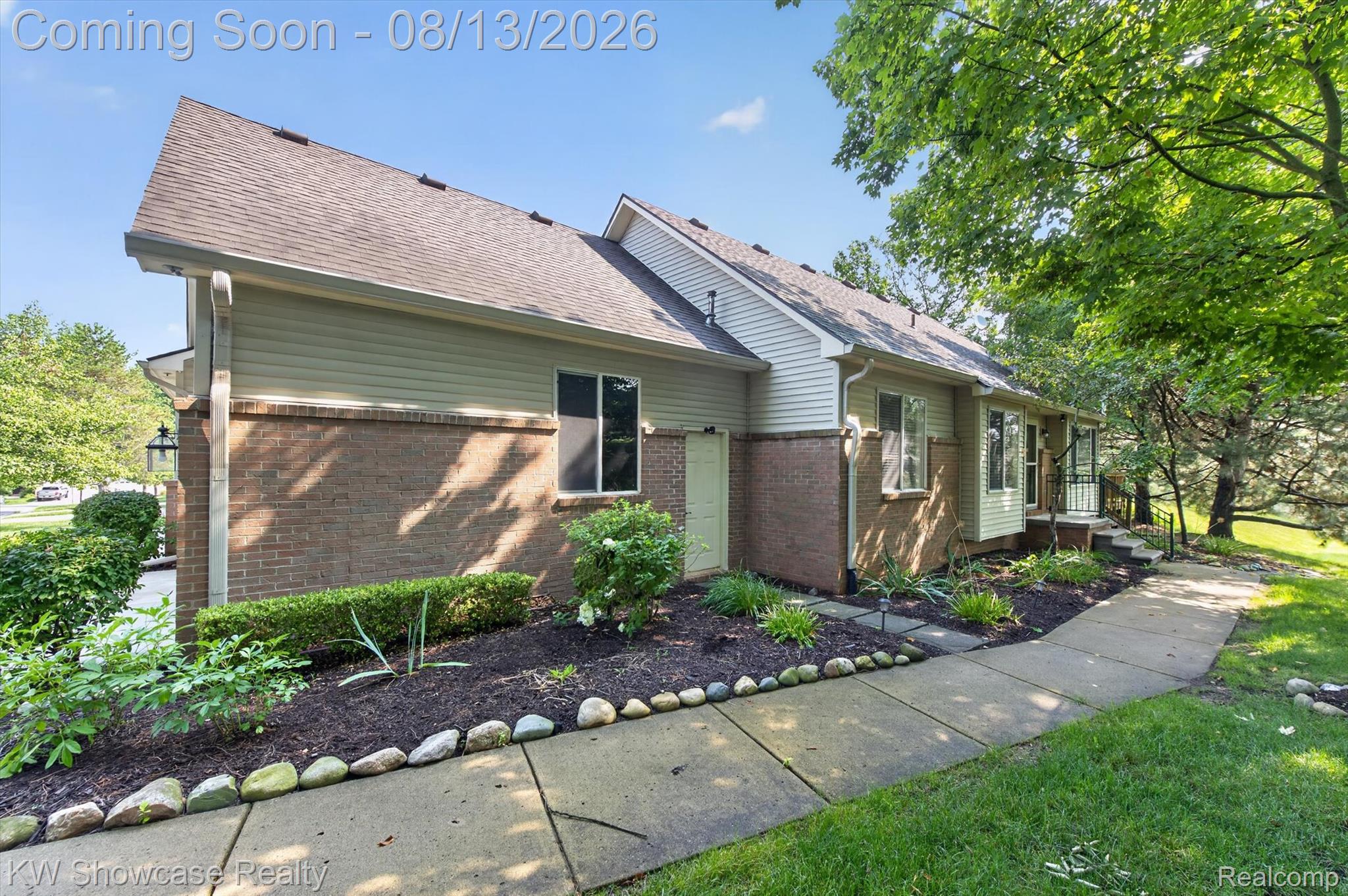 1046 Bird Song Lane