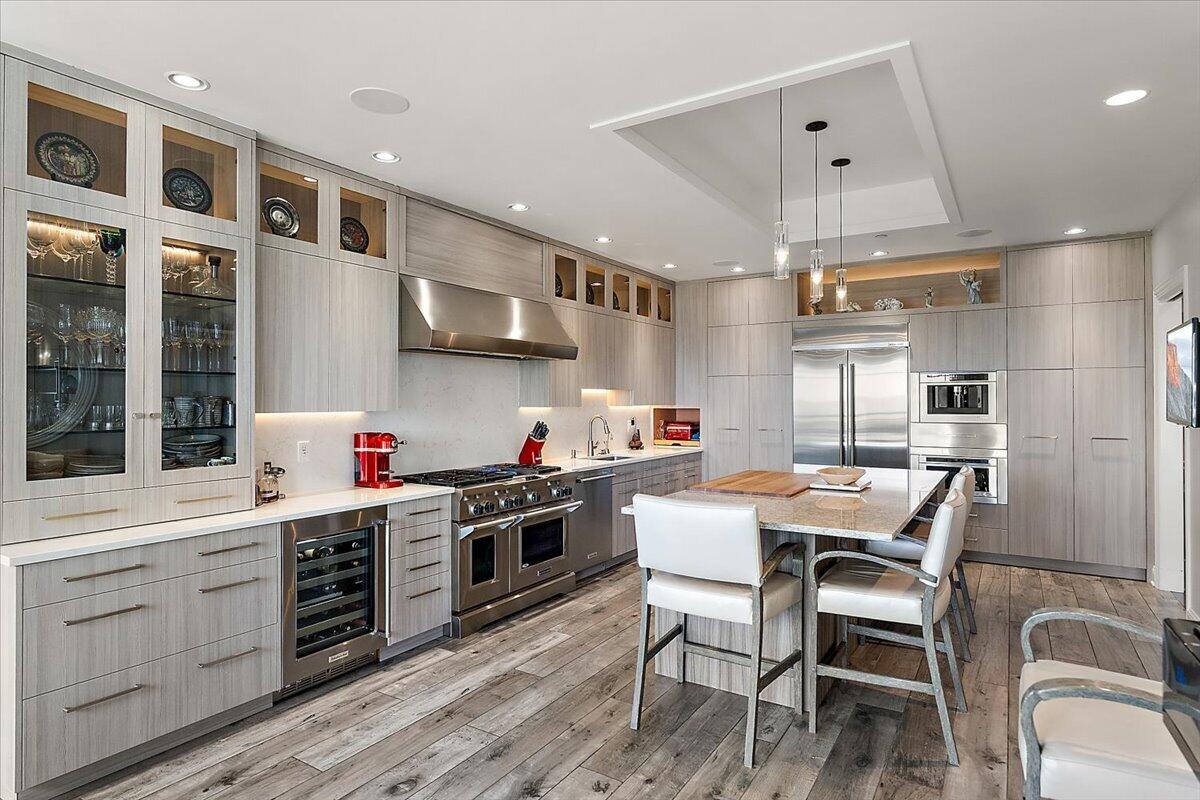 200 Lake Street 7A/8A