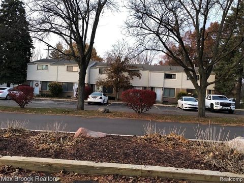 1653 WIMBLEDON Drive Walled Lake City MI 48390