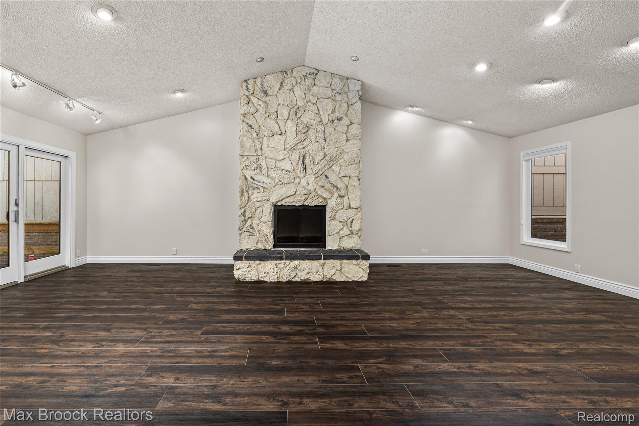 3685 Quail Hollow Drive