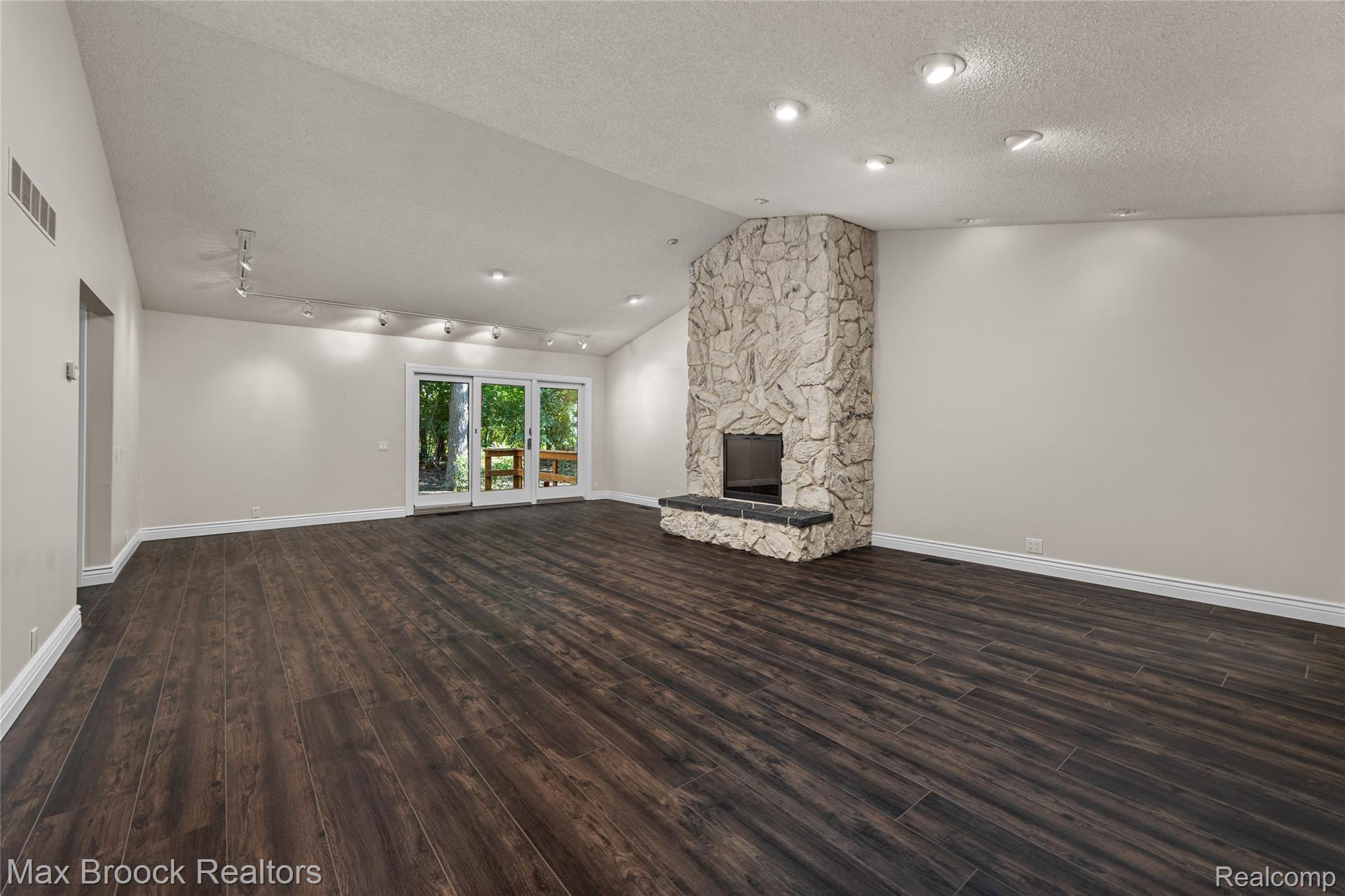 3685 Quail Hollow Drive