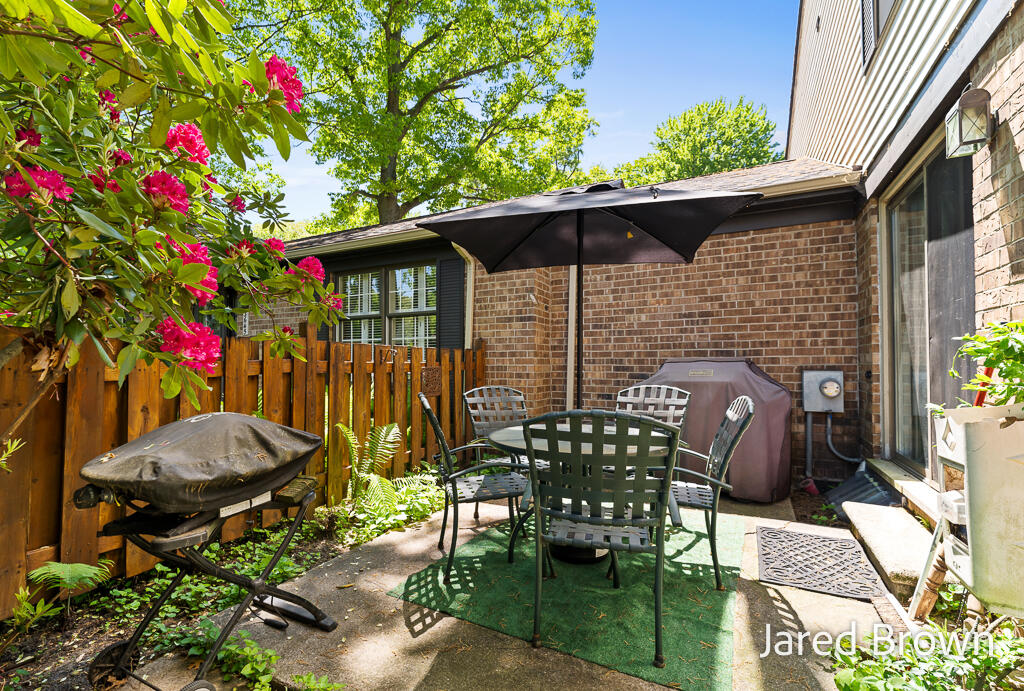 3647 Brentwood Street