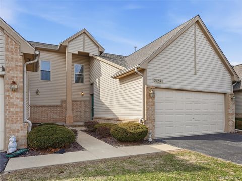 24541 Pine Village Boulevard 54 Oak Park City MI 48237