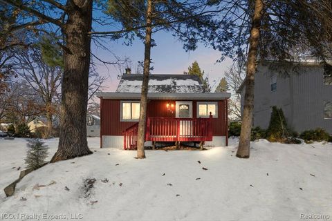 8226 Dickert street Commerce Charter Township MI 48382