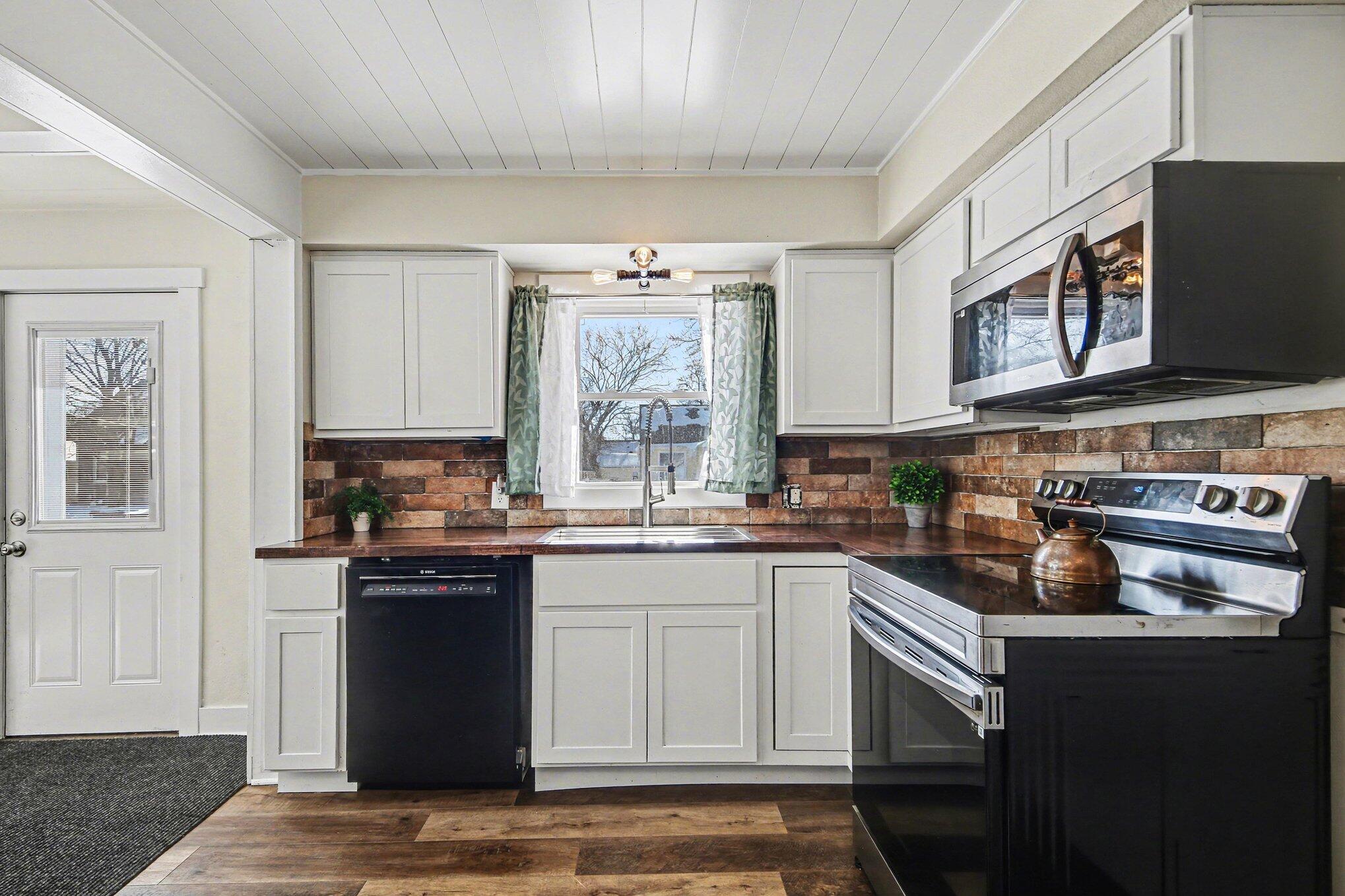 1443 Rathbone Street SW