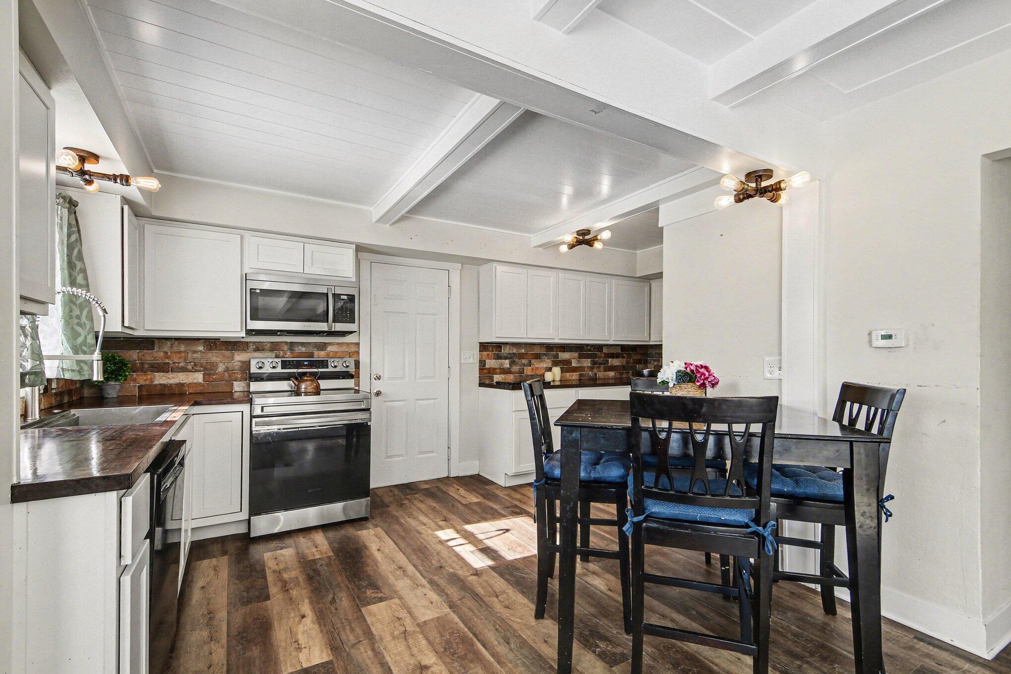 1443 Rathbone Street SW