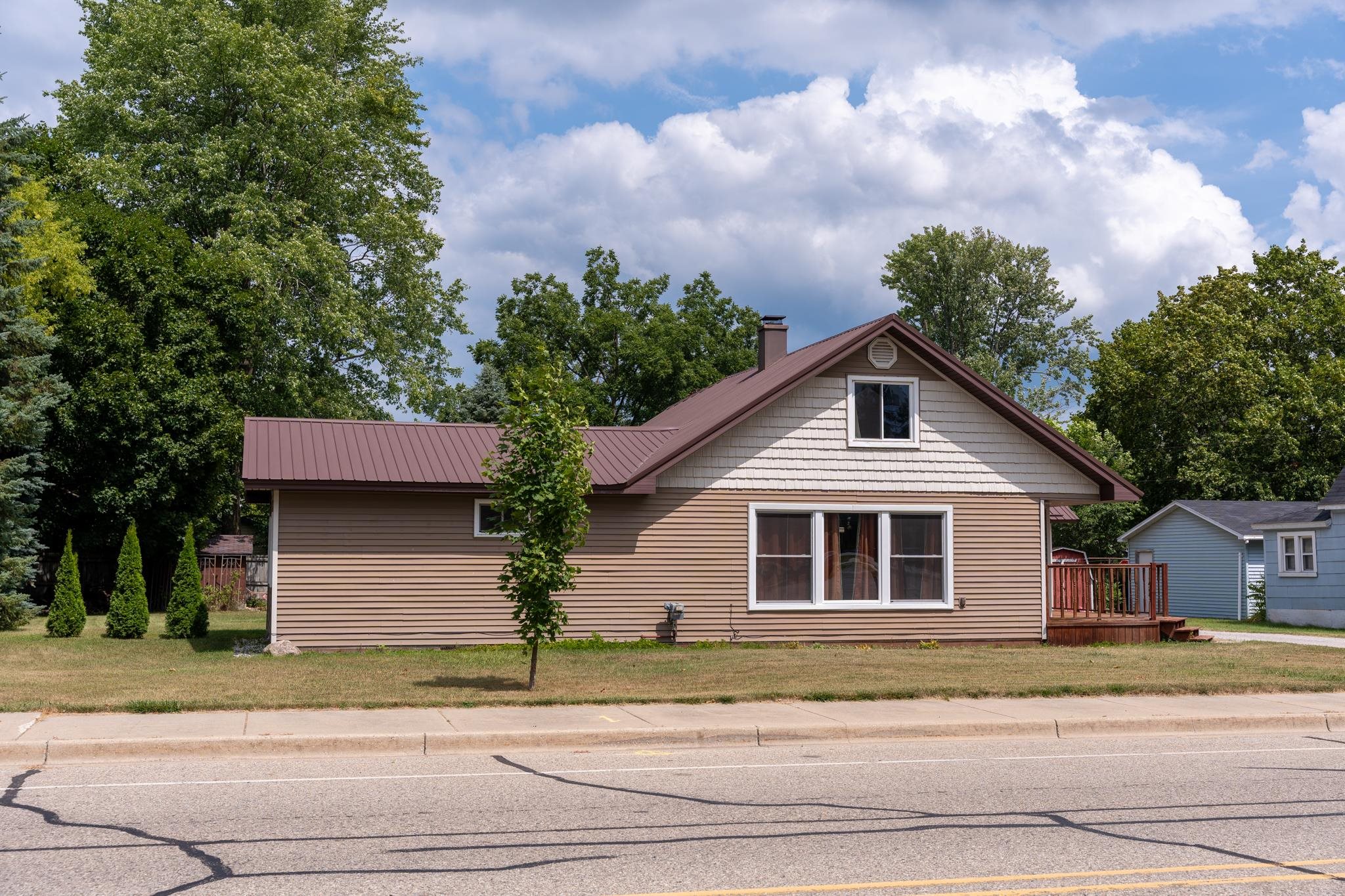 206 W Railway Street