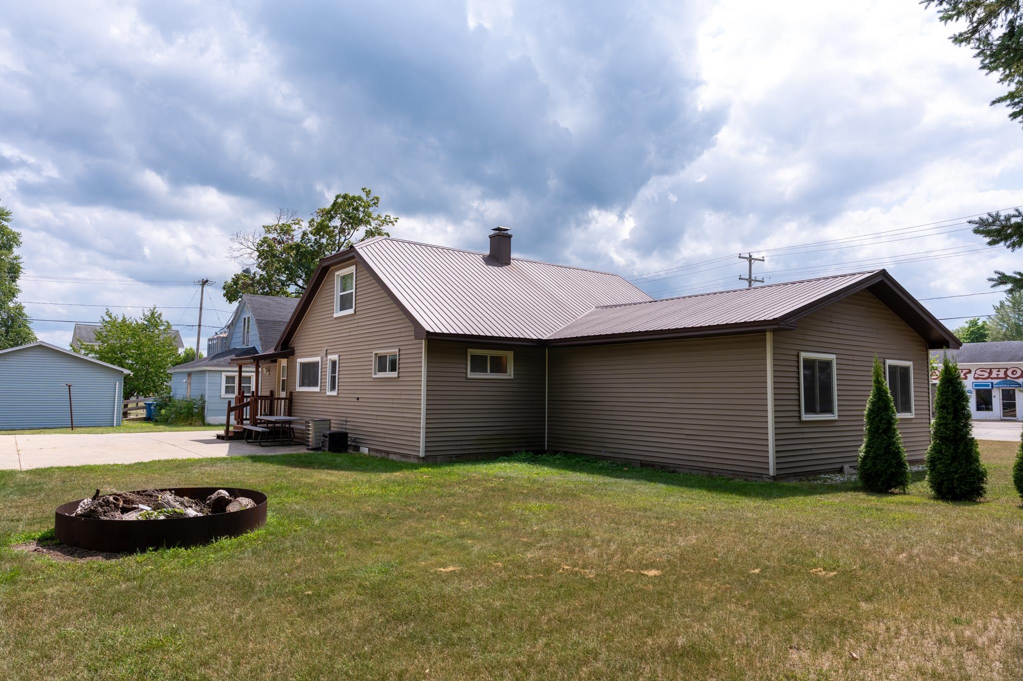 206 W Railway Street