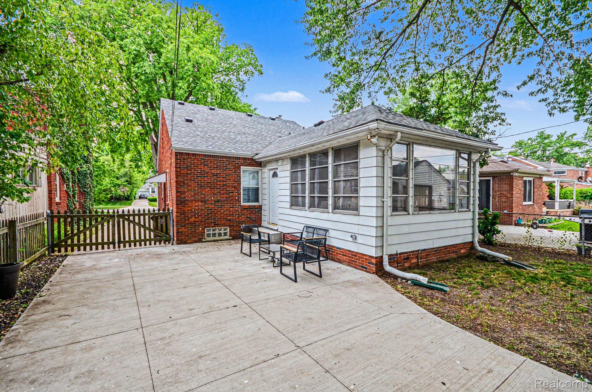 1984 Beaufait Drive