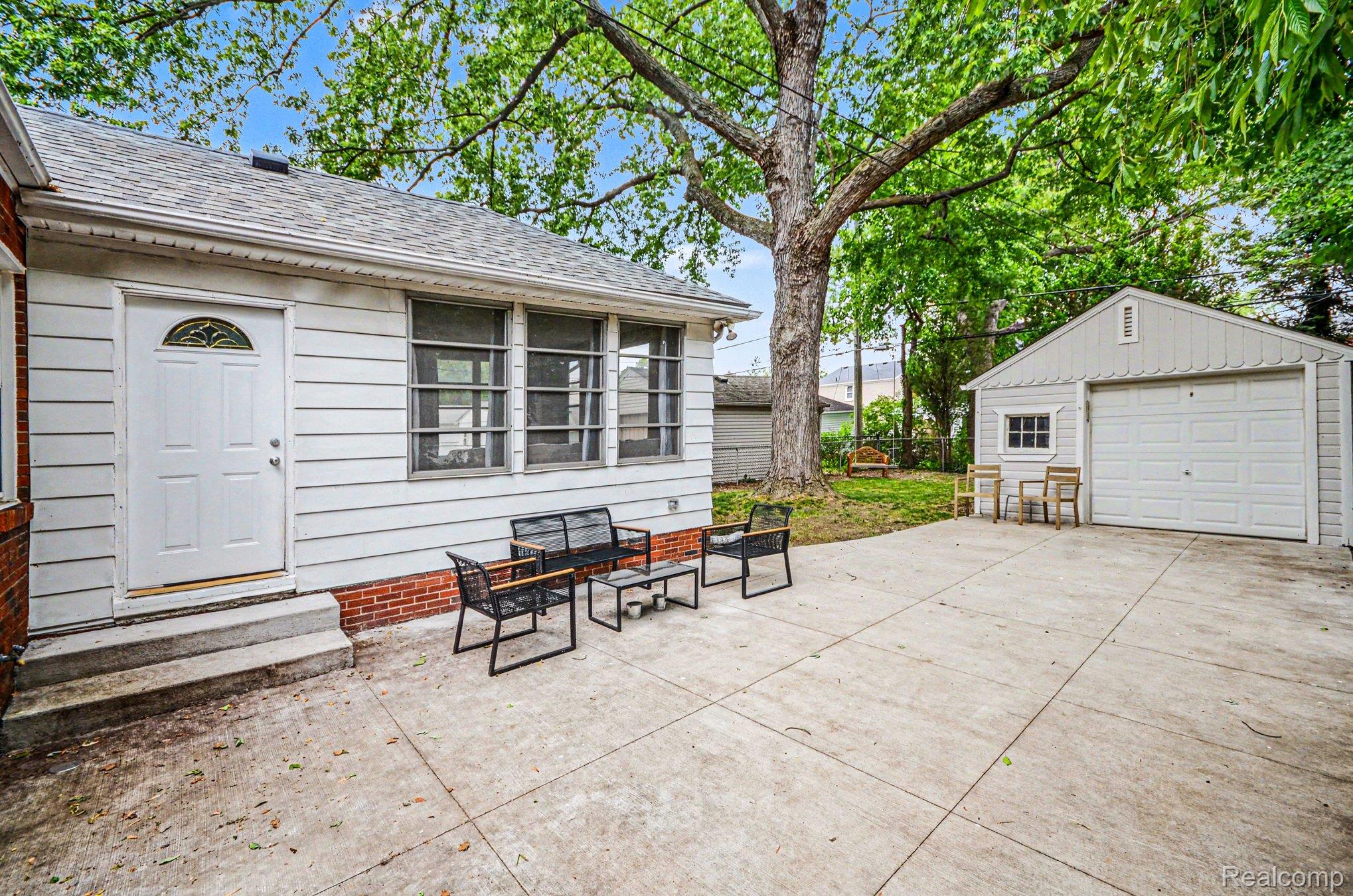 1984 Beaufait Drive