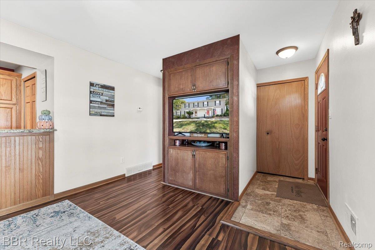 28305 Greenbriar Way