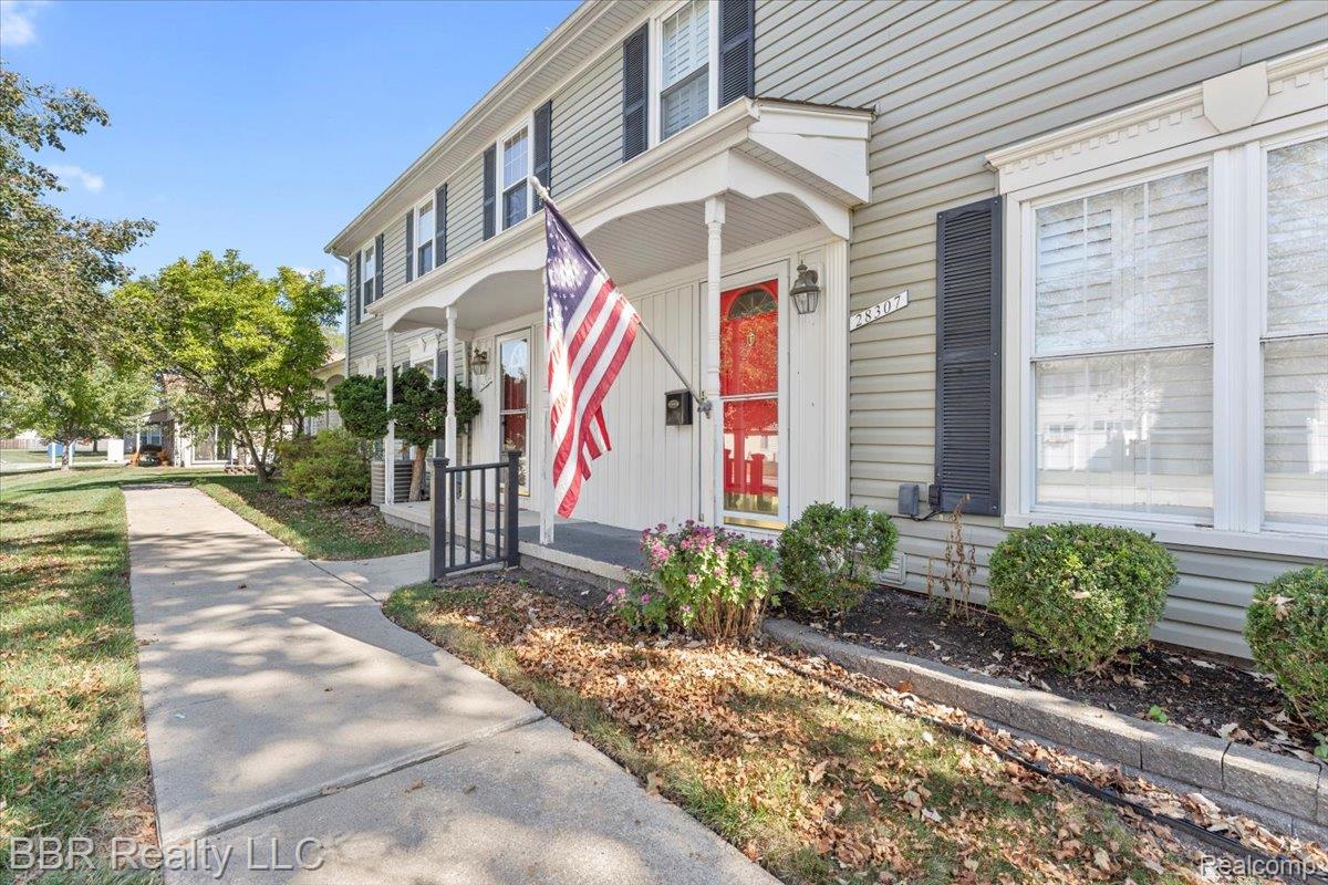 28305 Greenbriar Way