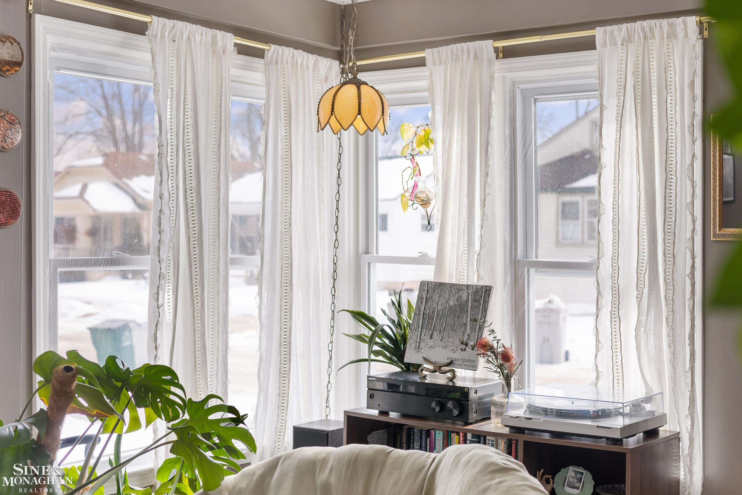 1521 E Granet Avenue