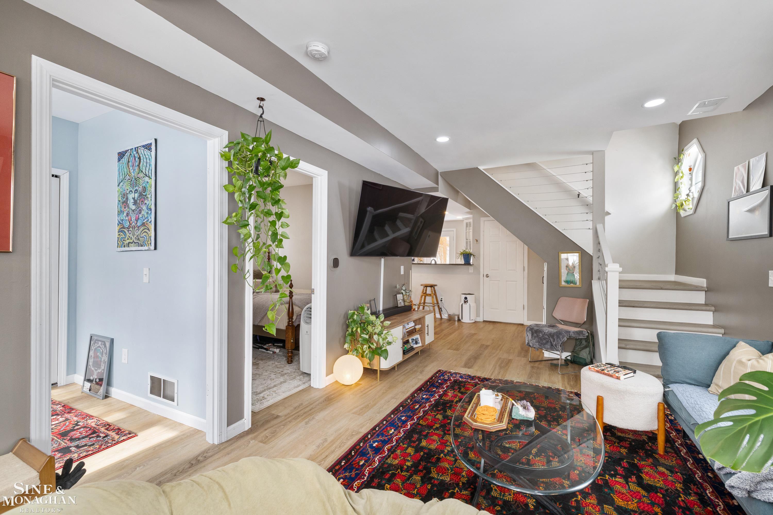 1521 E Granet Avenue