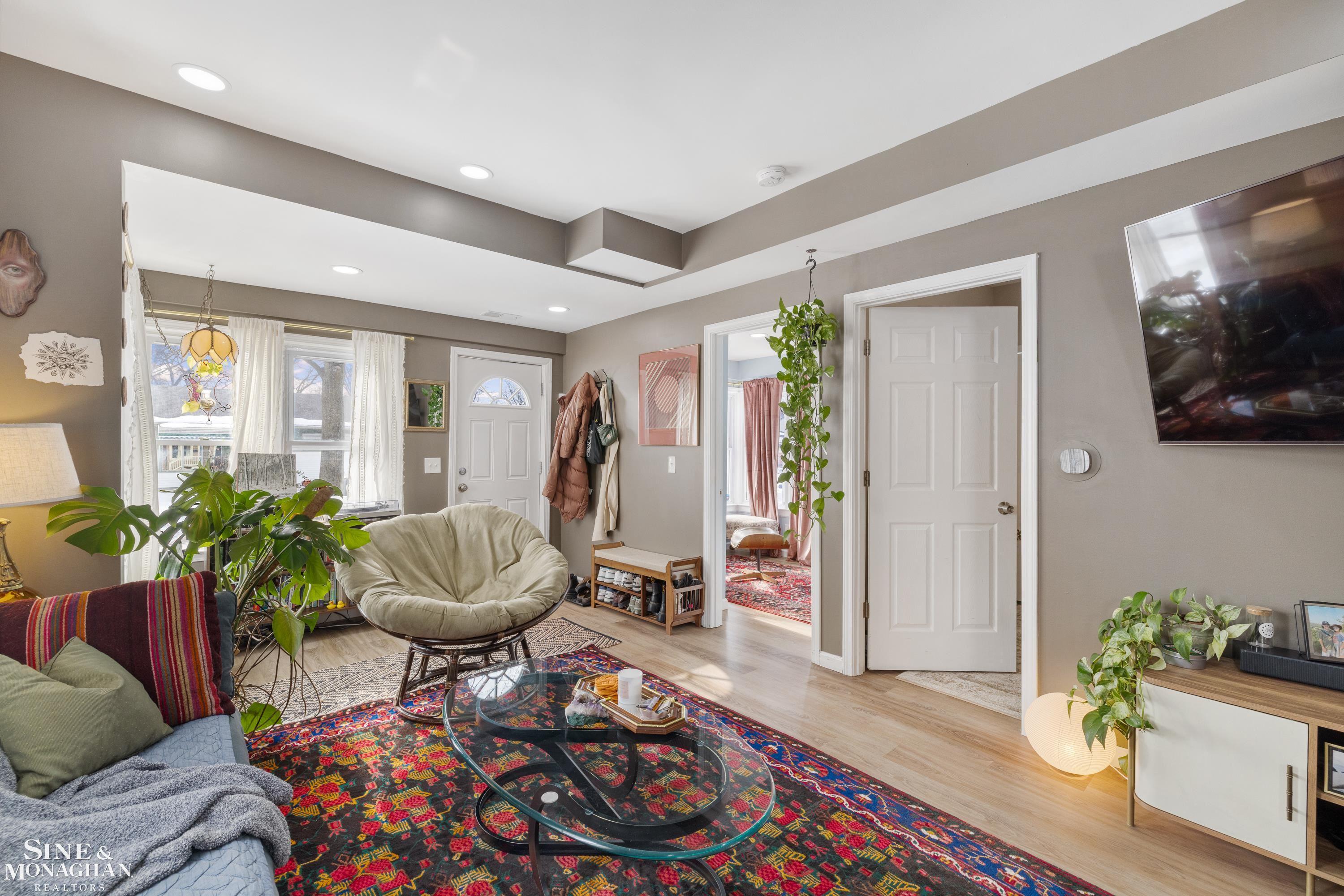 1521 E Granet Avenue