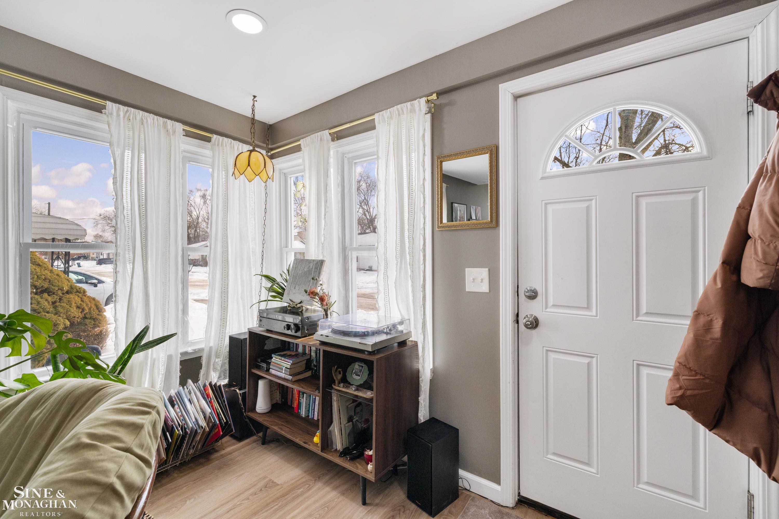 1521 E Granet Avenue