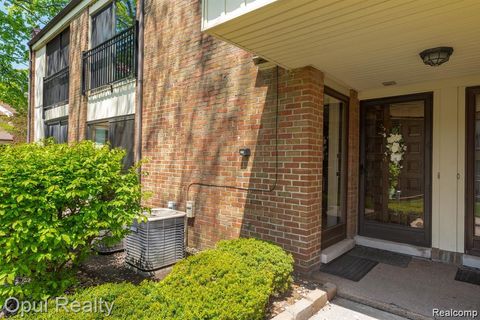 18339 University Park Drive Livonia City MI 48152